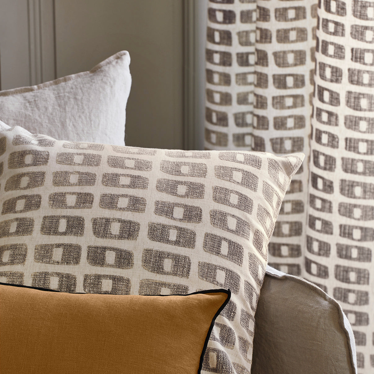 Rideau à oeillets noirs TIAGO naturel et noir