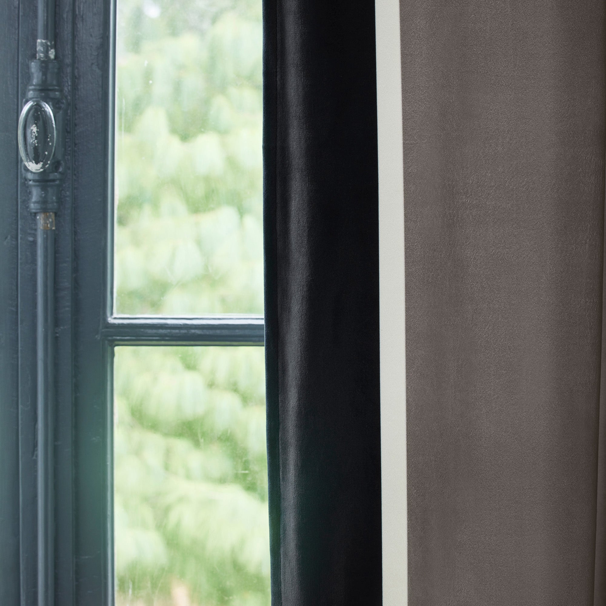 Rideau à oeillets noirs VASCO cendré