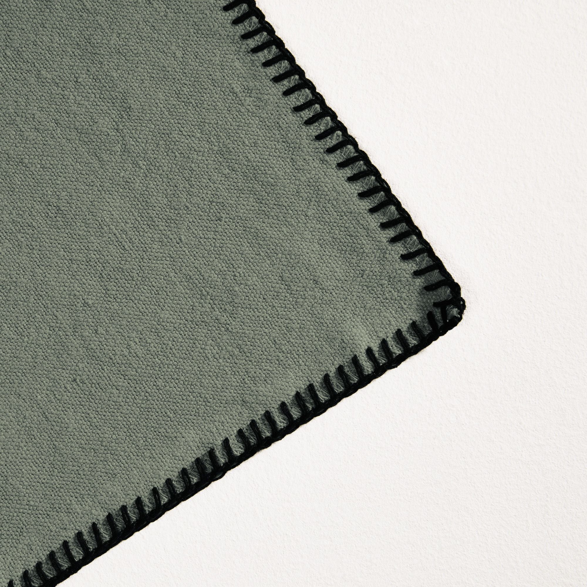 Serviette de table NINO kaki grisé et feston noir | mobile_slider