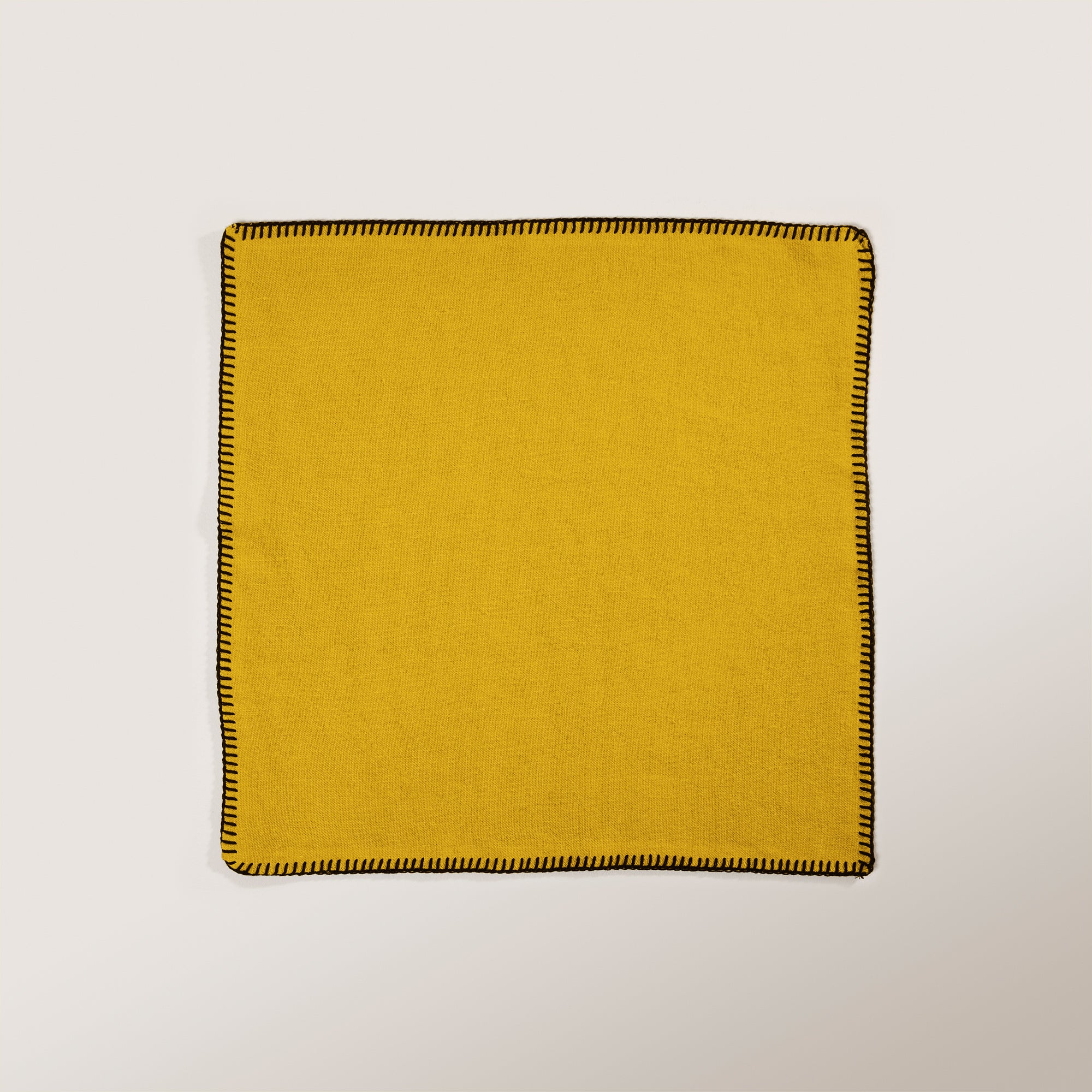 Serviette de table NINO ocre et feston noir