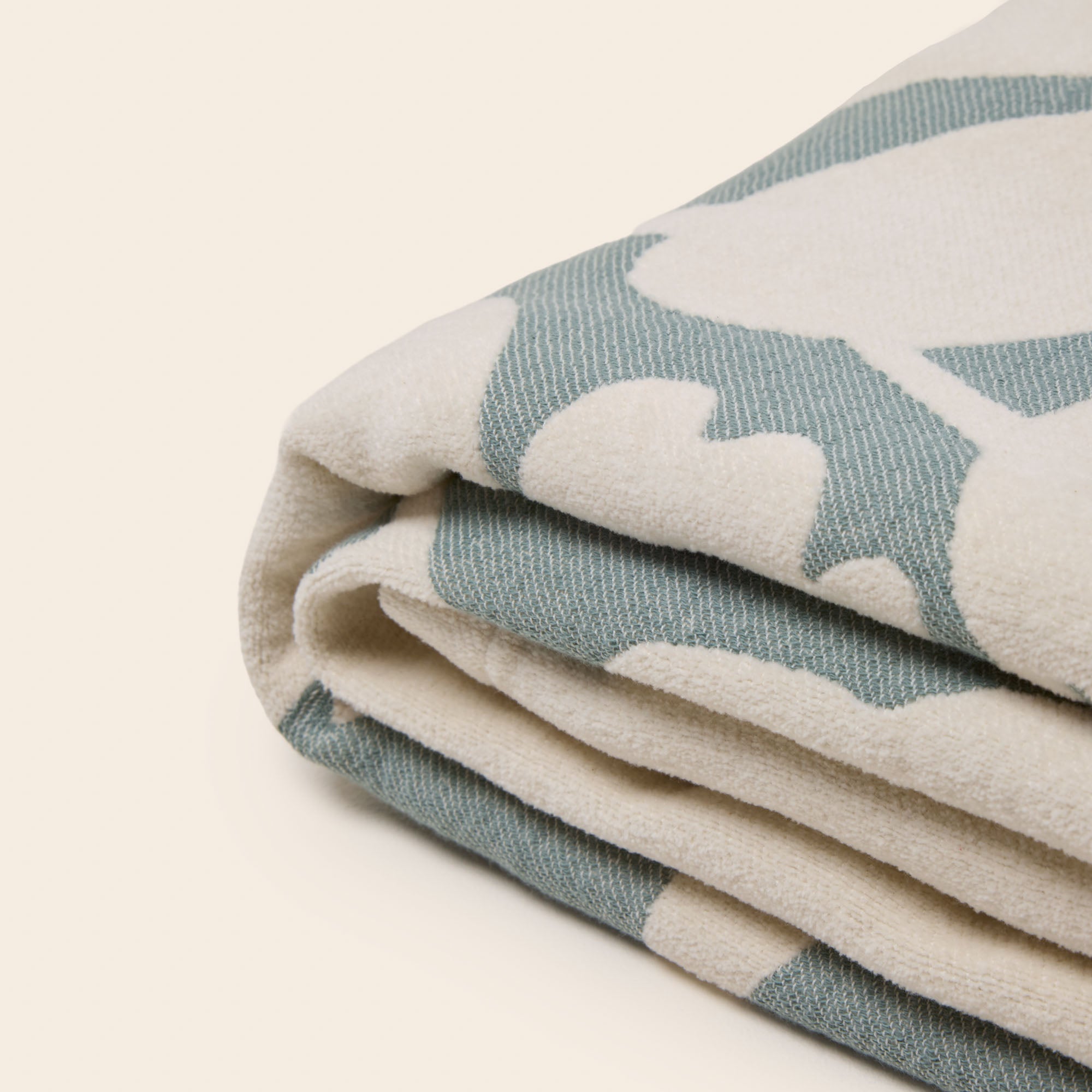 Sprei FLAURIA ivoor en saliegroen