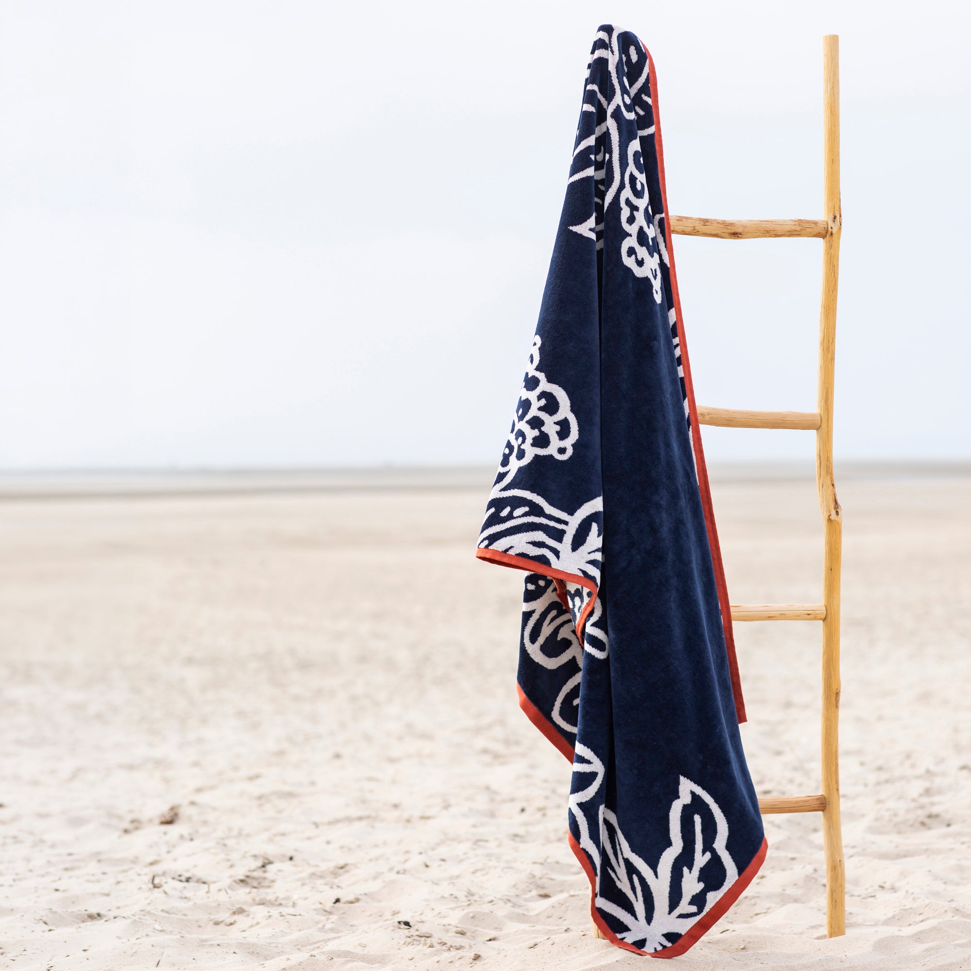 Drap de plage TIGRIS marine et ivoire