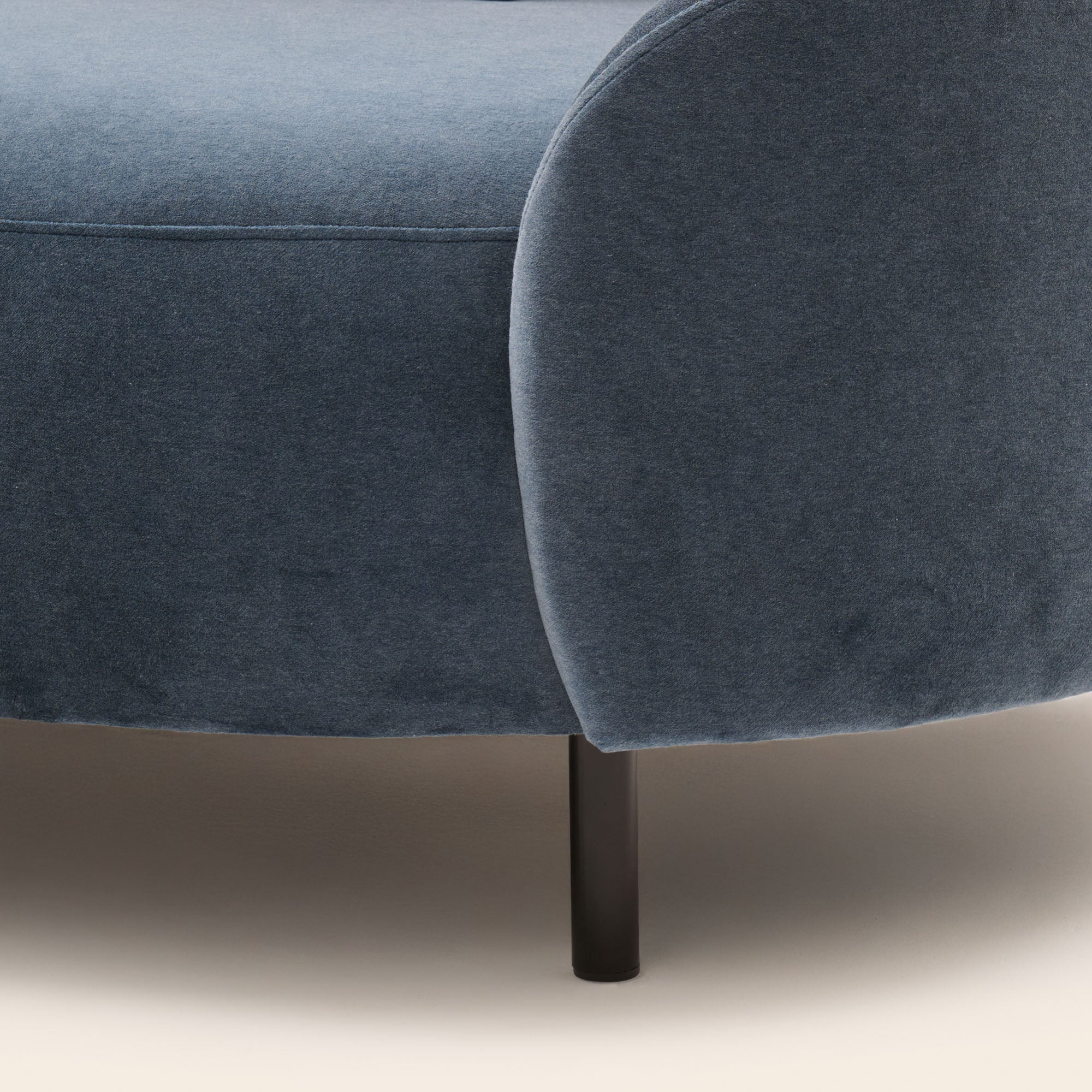 Fauteuil JULIKA velours bleu de gris