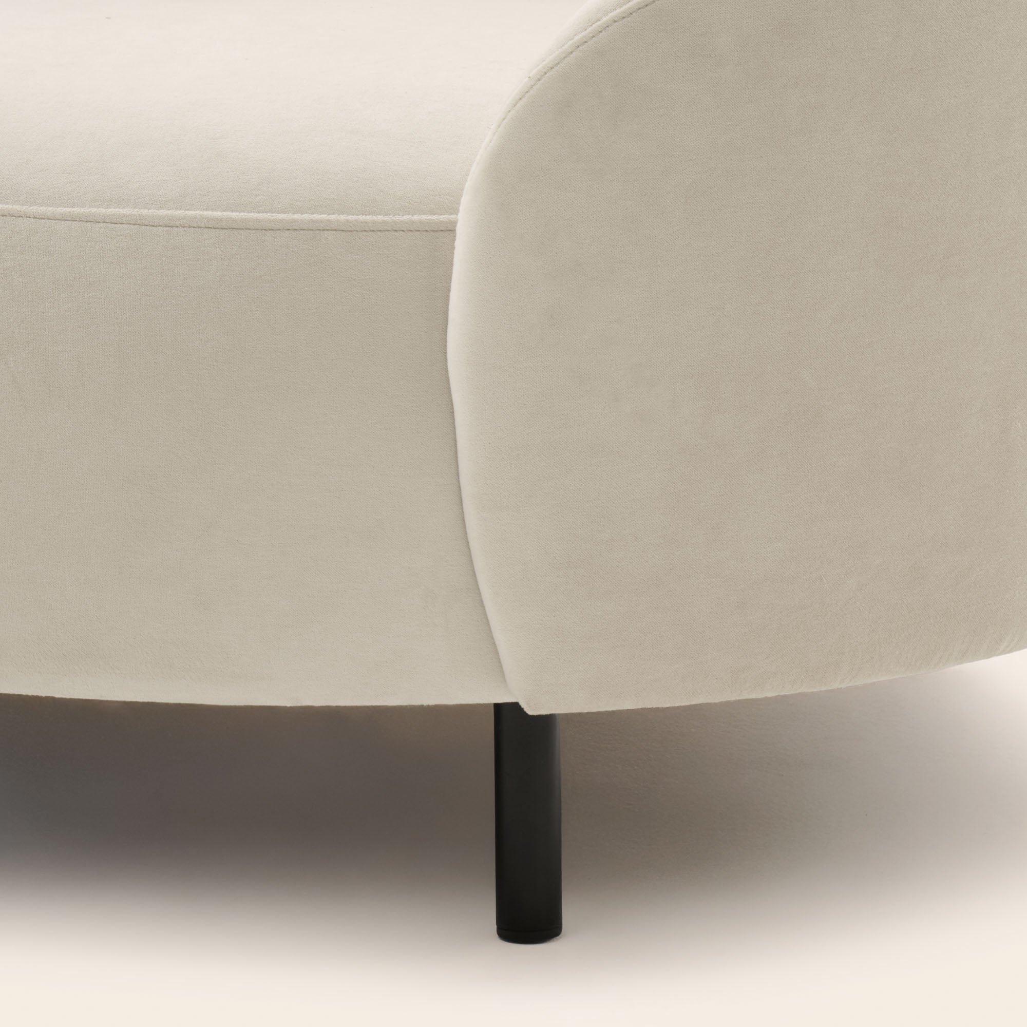 Fauteuil JULIKA velours sable doux