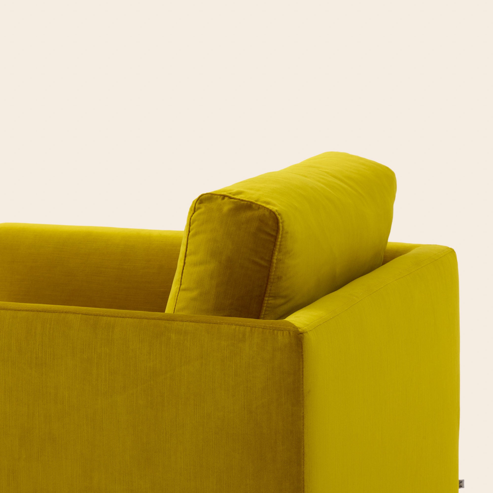 Fauteuil ODELLE velours jaune sulfure