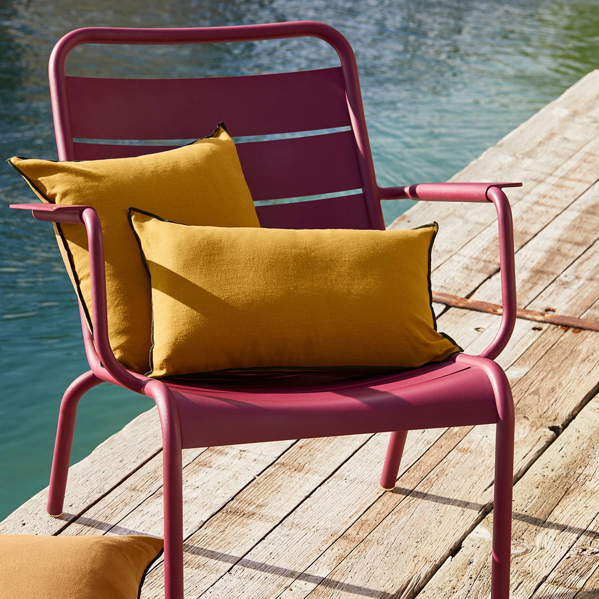 Housse de coussin CARLINA ocre et bourdon noir