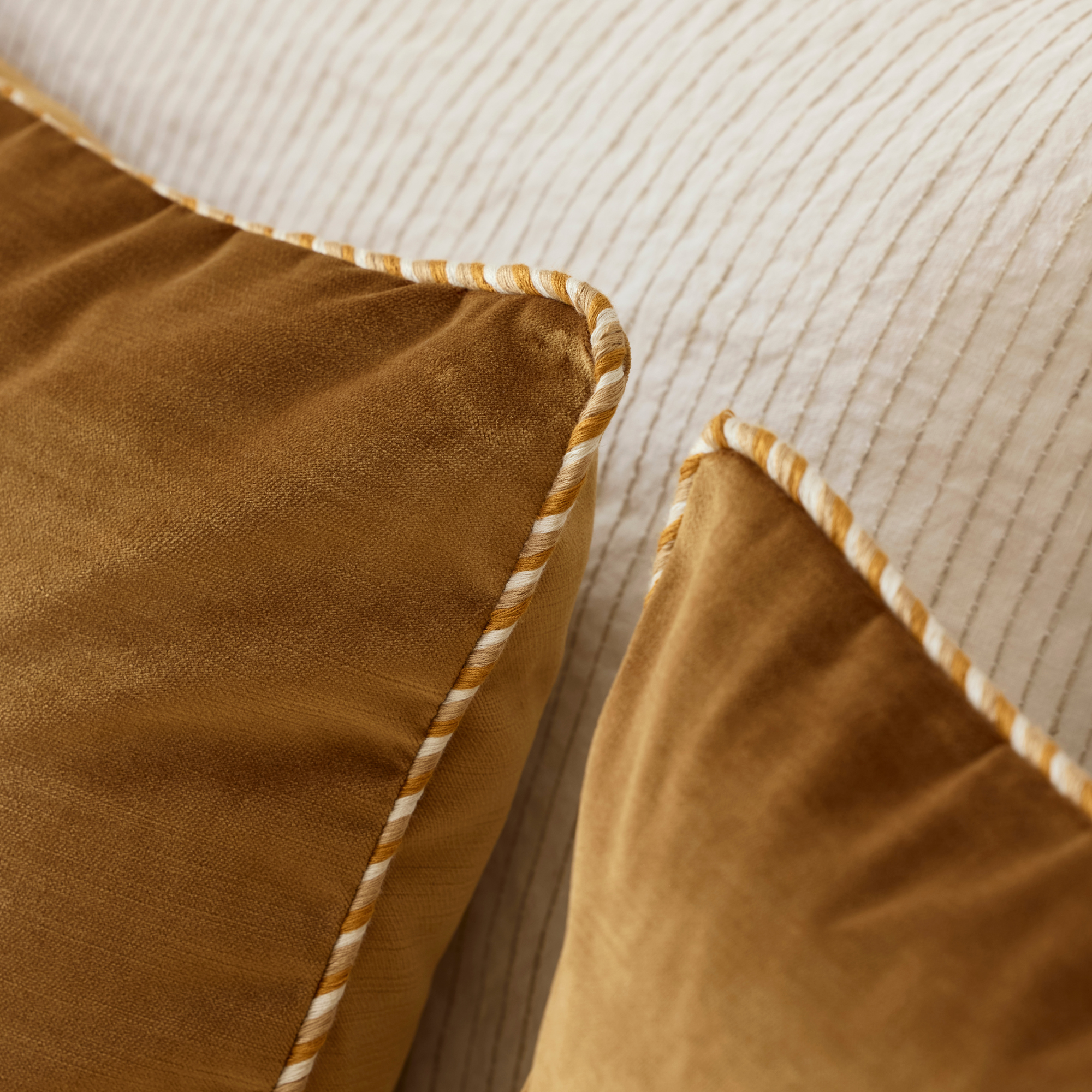 Housse de coussin DALILA camel doré