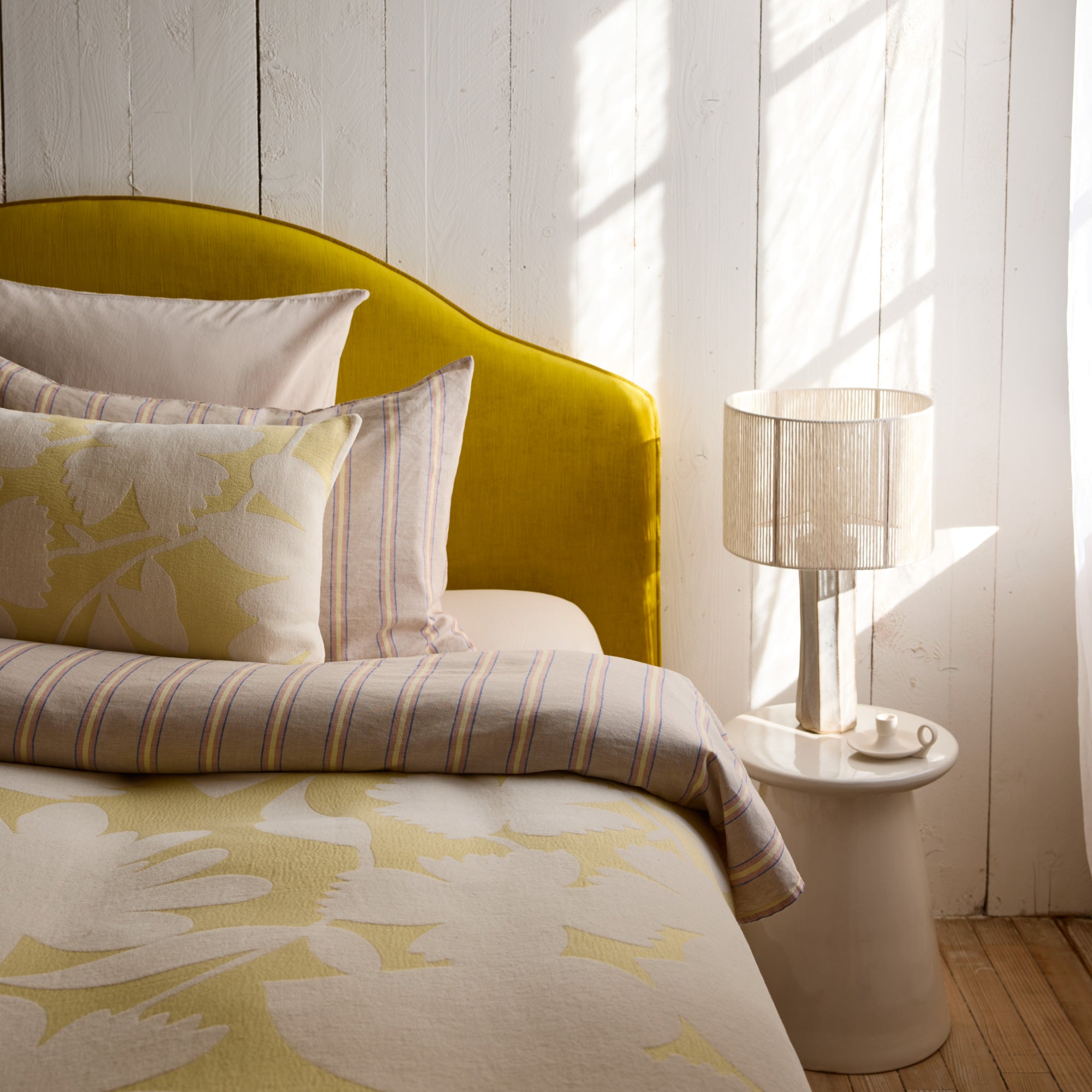 Housse de coussin FLAURIA ivoire et jaune pastel