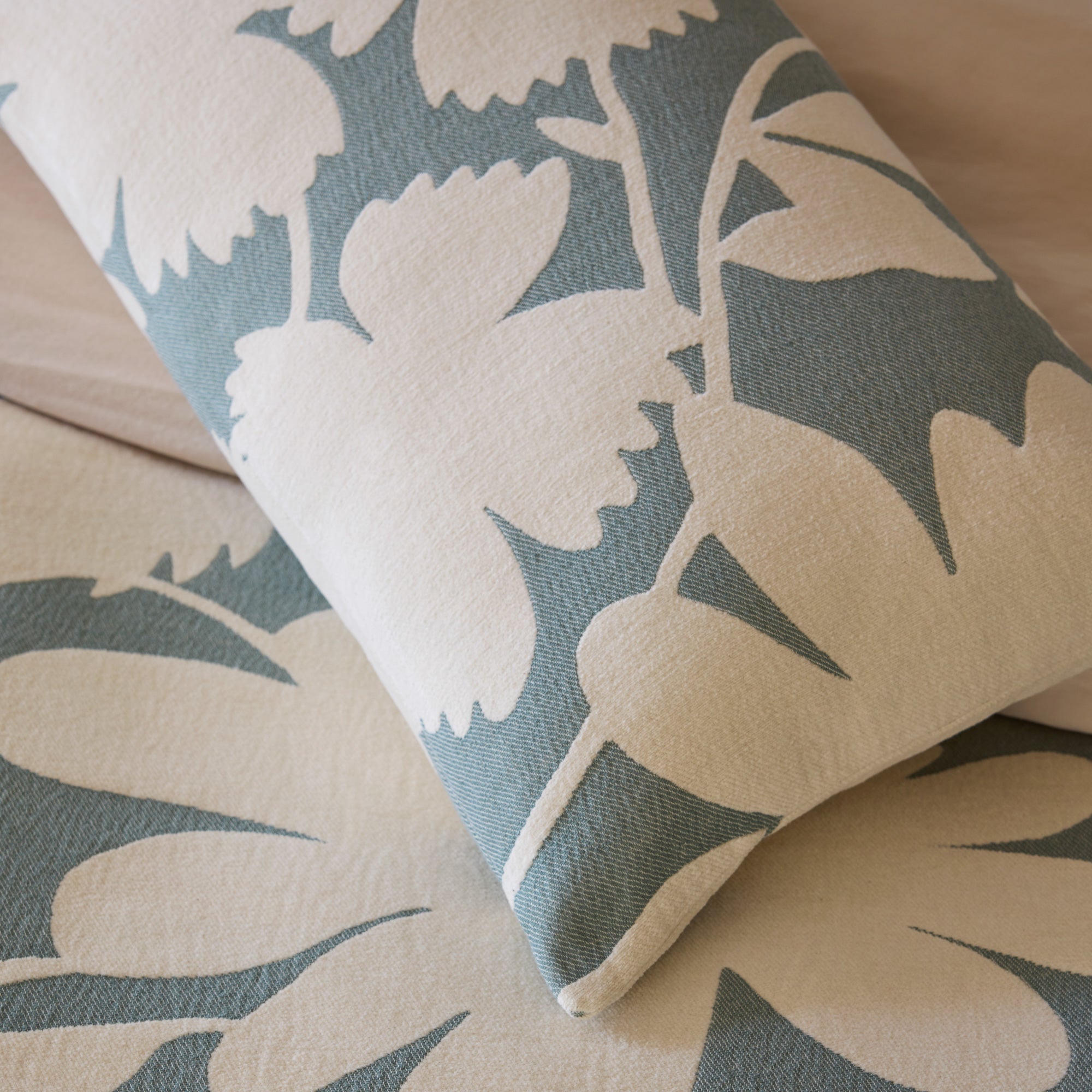 FLAURIA kussenhoes in ivoor en saliegroen