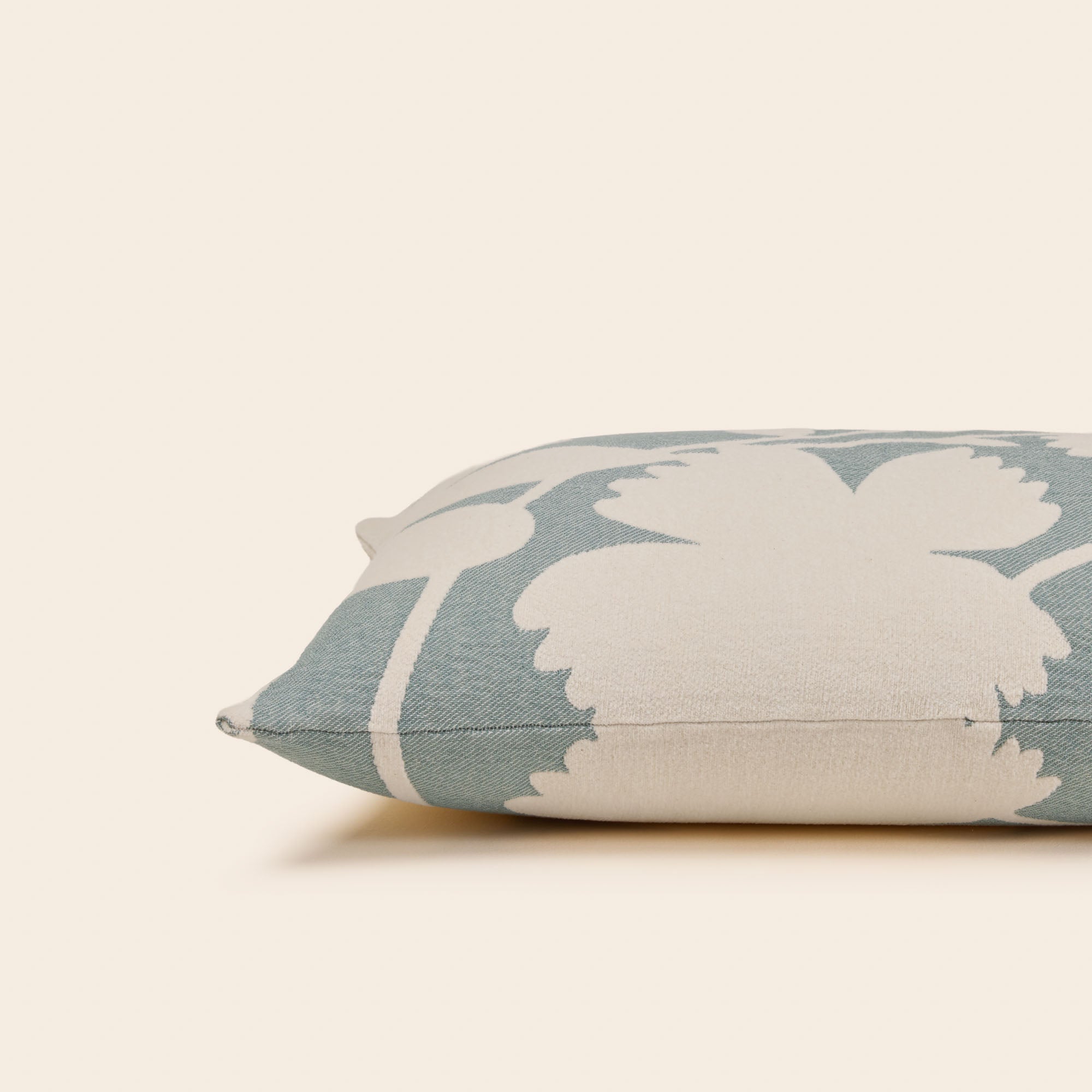 FLAURIA kussenhoes in ivoor en saliegroen