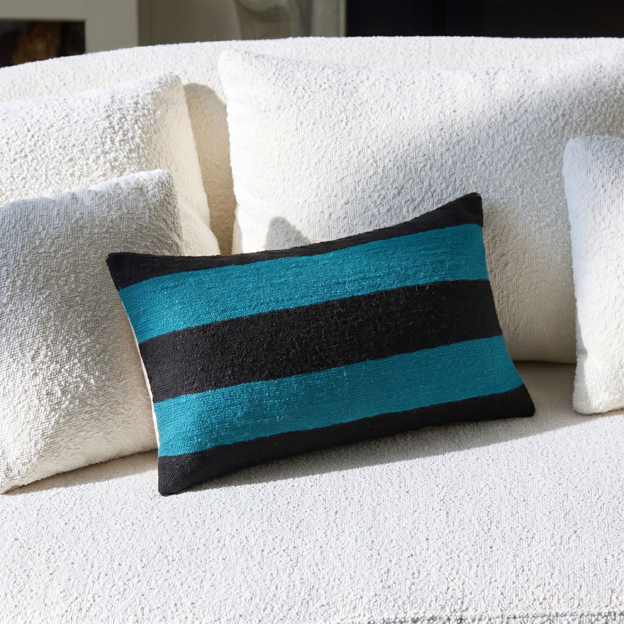 HORIZONA kussenhoes in zwart en eendblauw