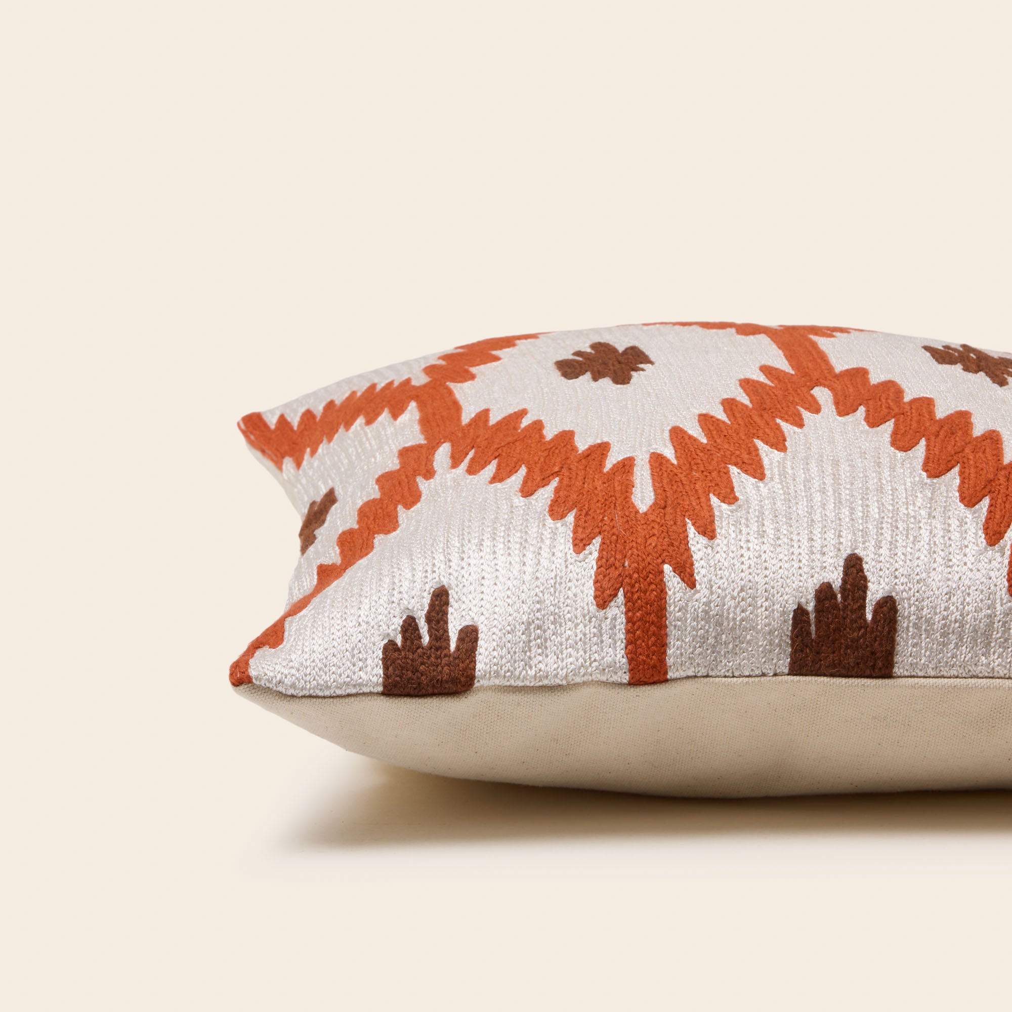 Housse de coussin JOKO ivoire et orange