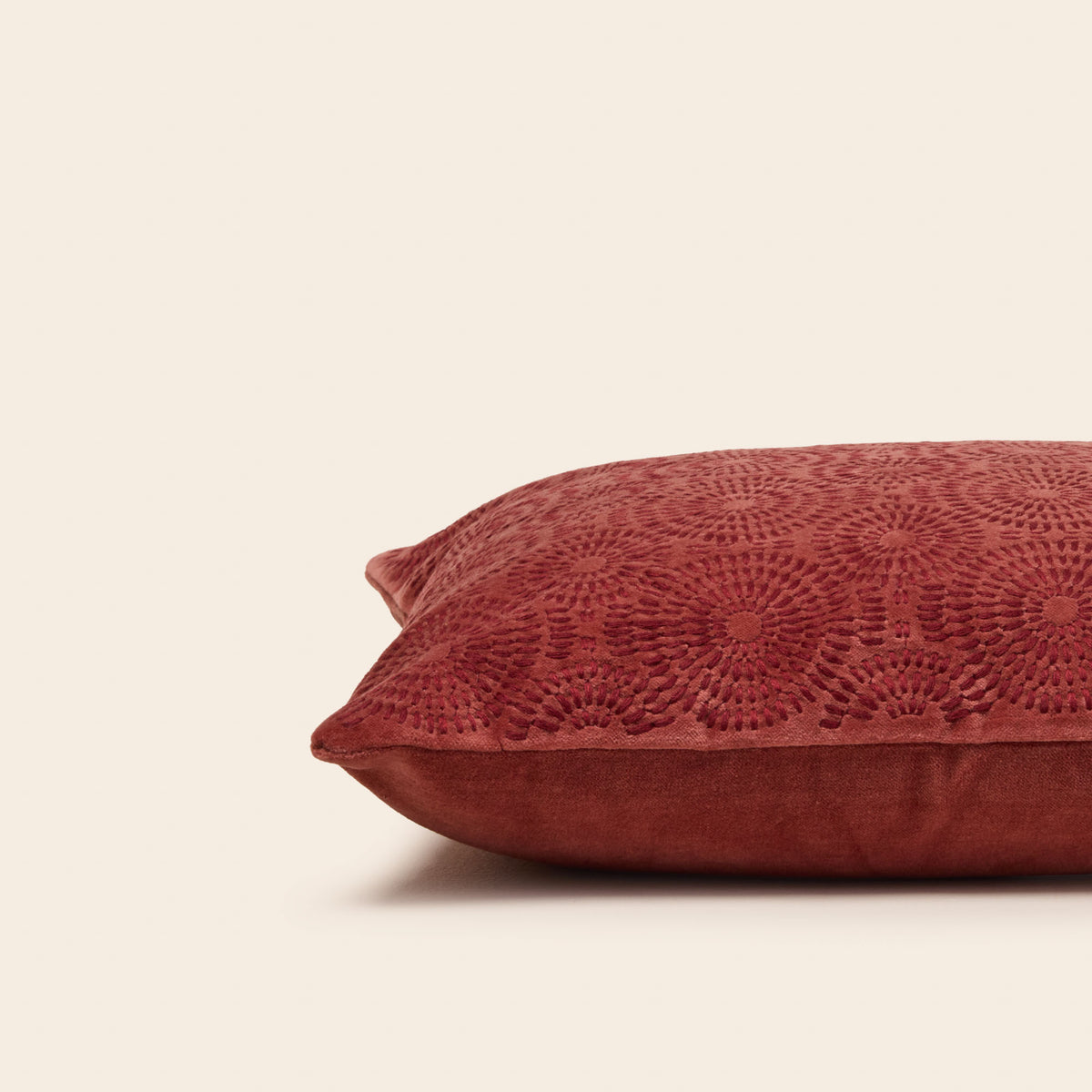 Housse de coussin SOLAYA terre rouge