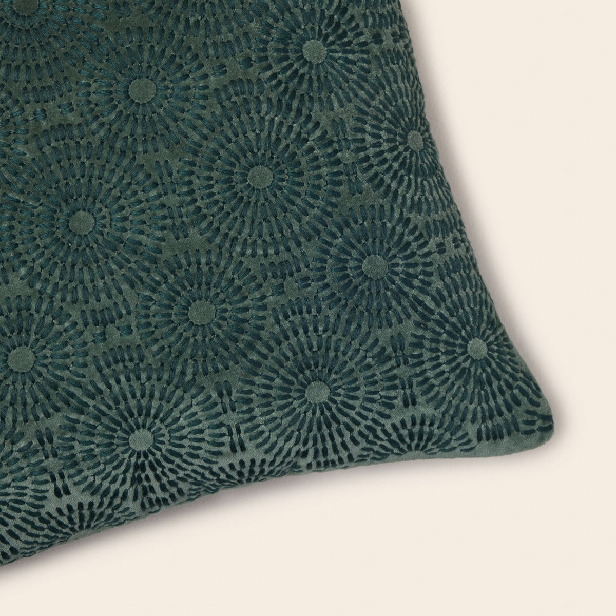 SOLAYA green laurel cushion cover