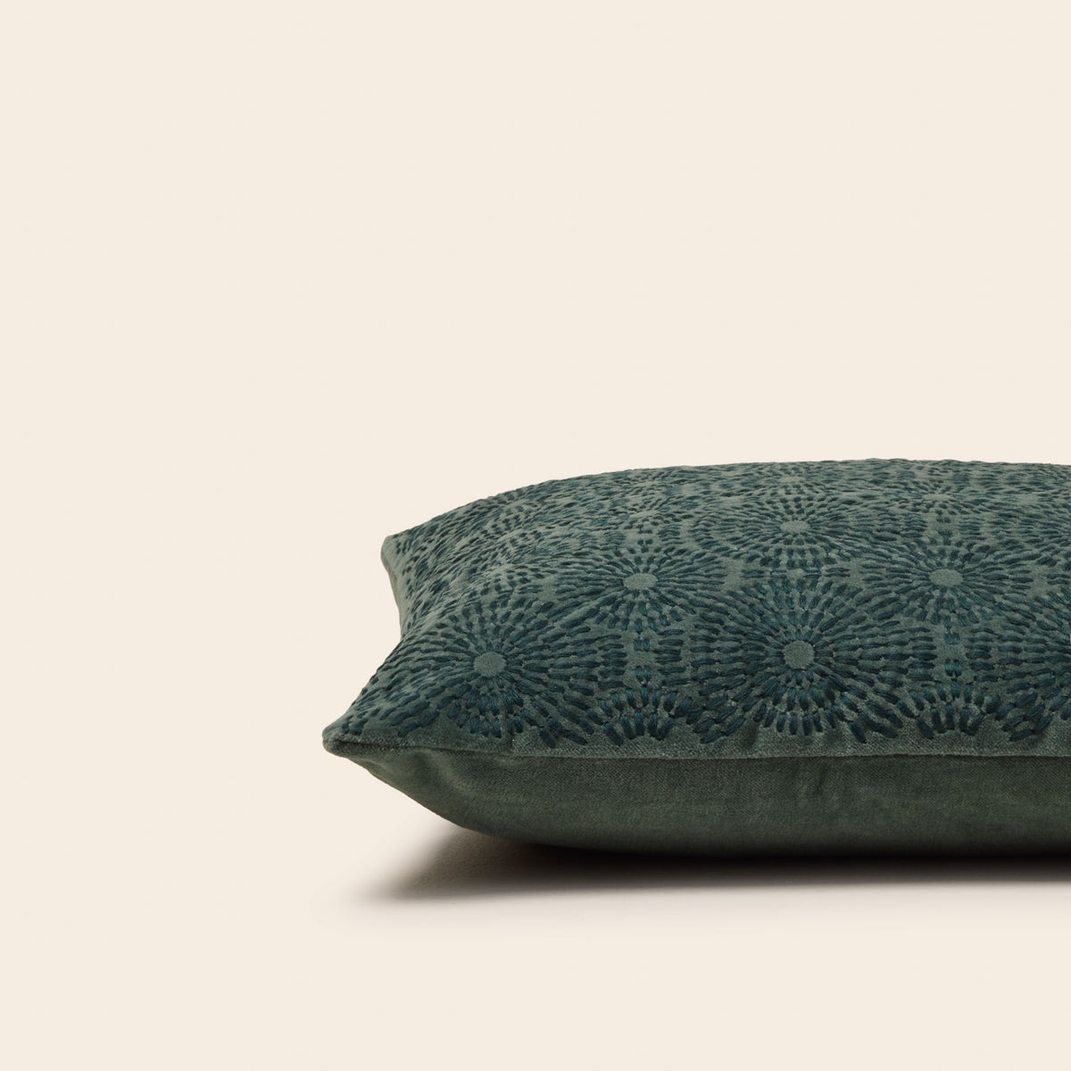 SOLAYA green laurel cushion cover