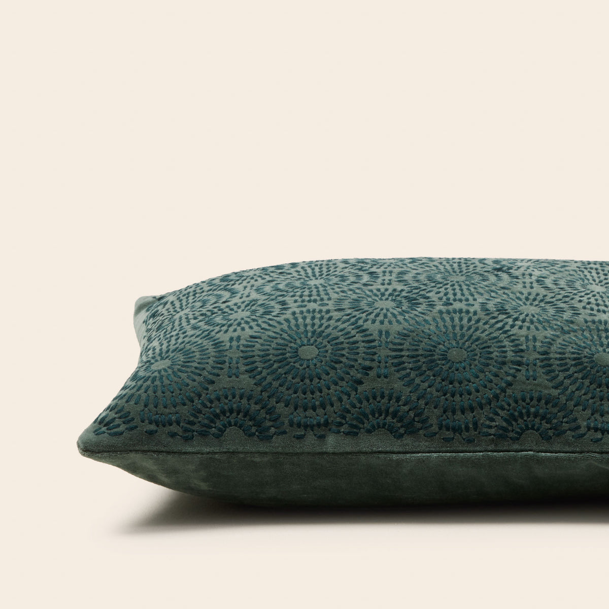 SOLAYA green laurel cushion cover