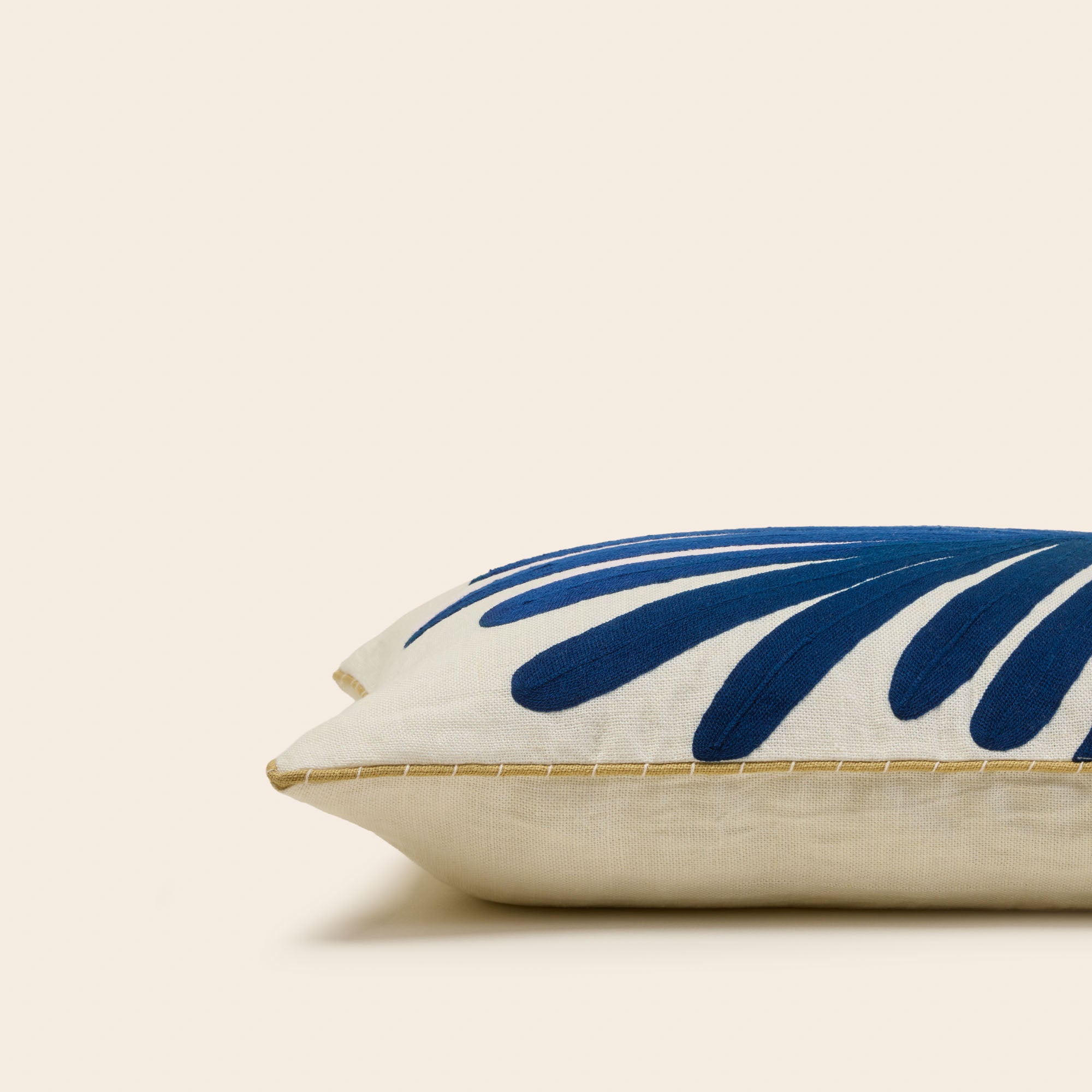 Housse de coussin TROPI ecru et indigo