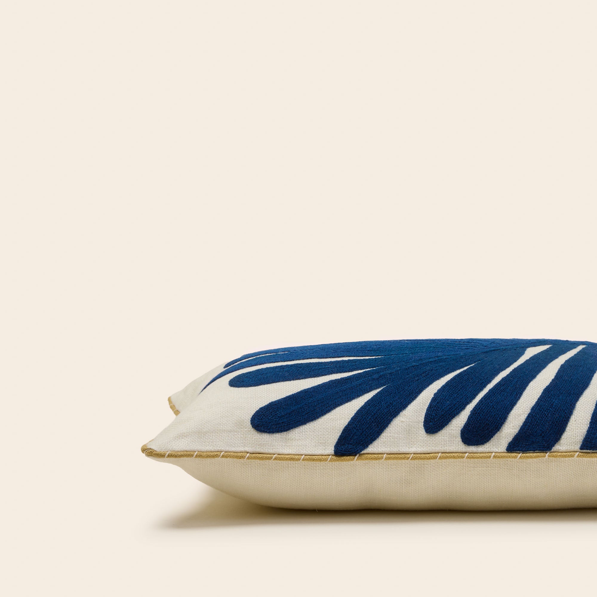 Housse de coussin TROPI ecru et indigo