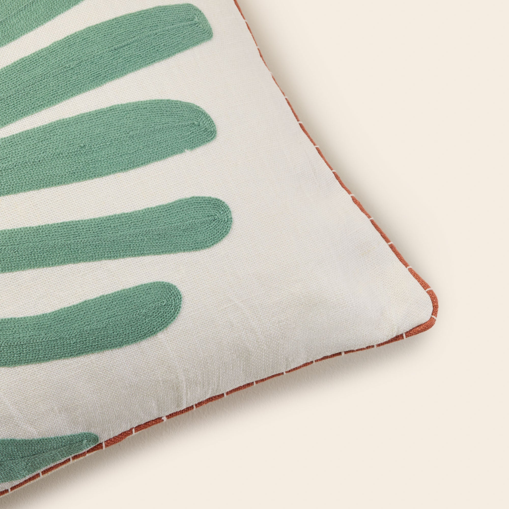 Housse de coussin TROPI ecru et vert tropique