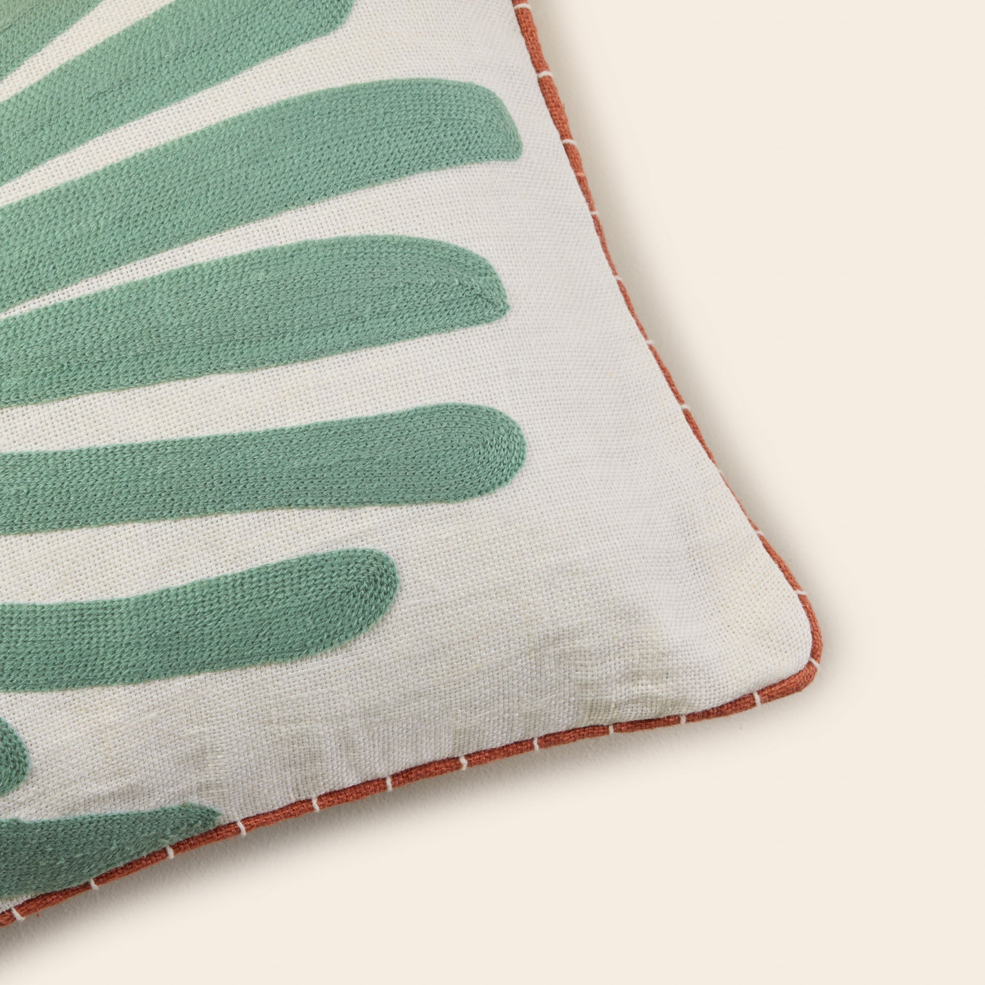 Housse de coussin TROPI ecru et vert tropique