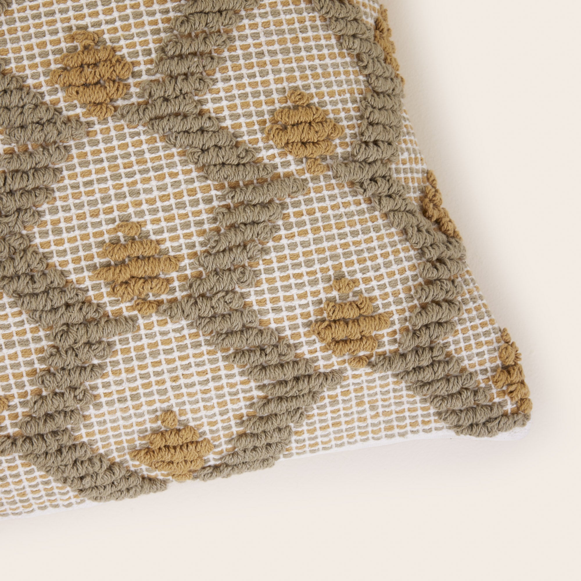 Housse de coussin YSA olive douce