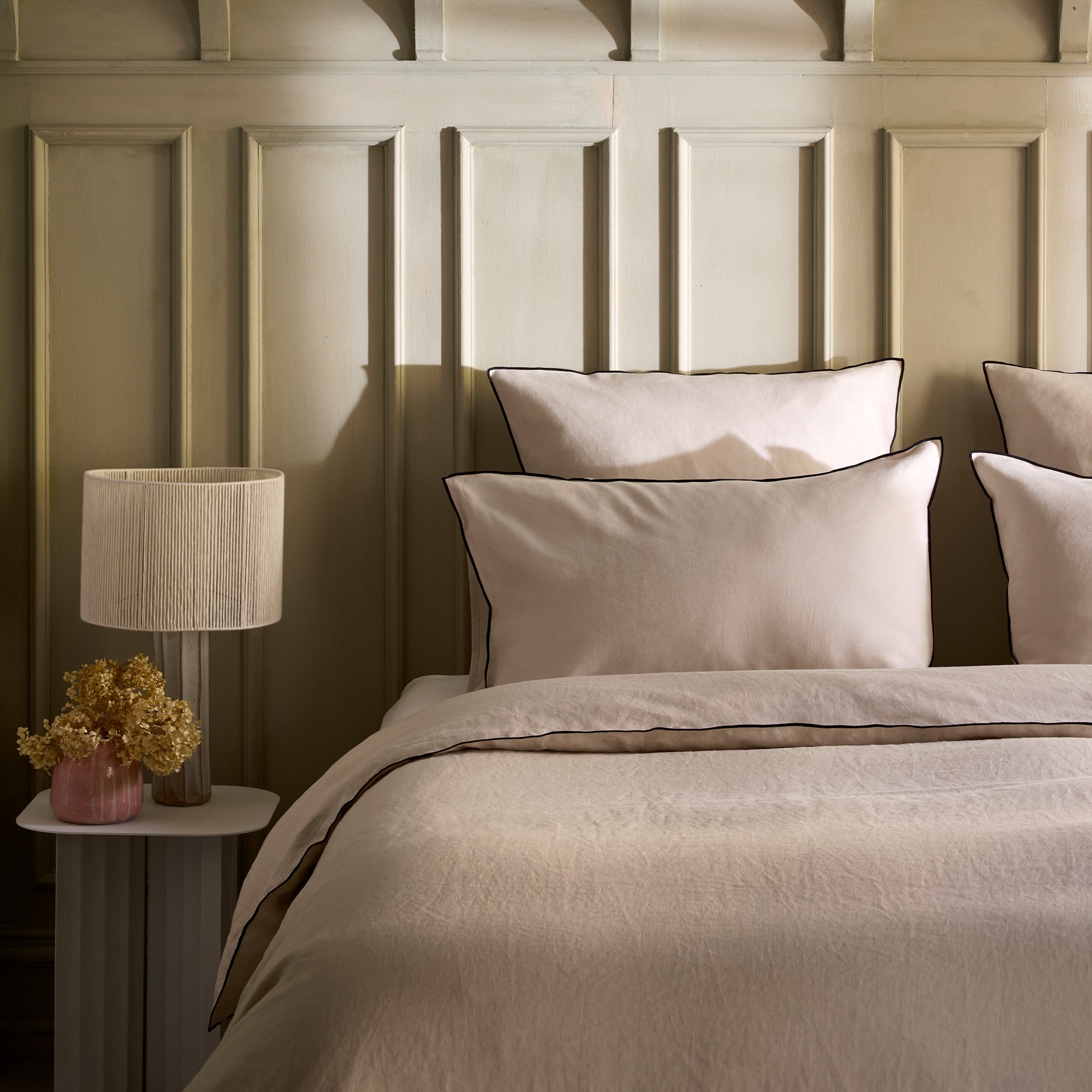 Set of 2 CARLINA limestone and black bumblebee pillowcases