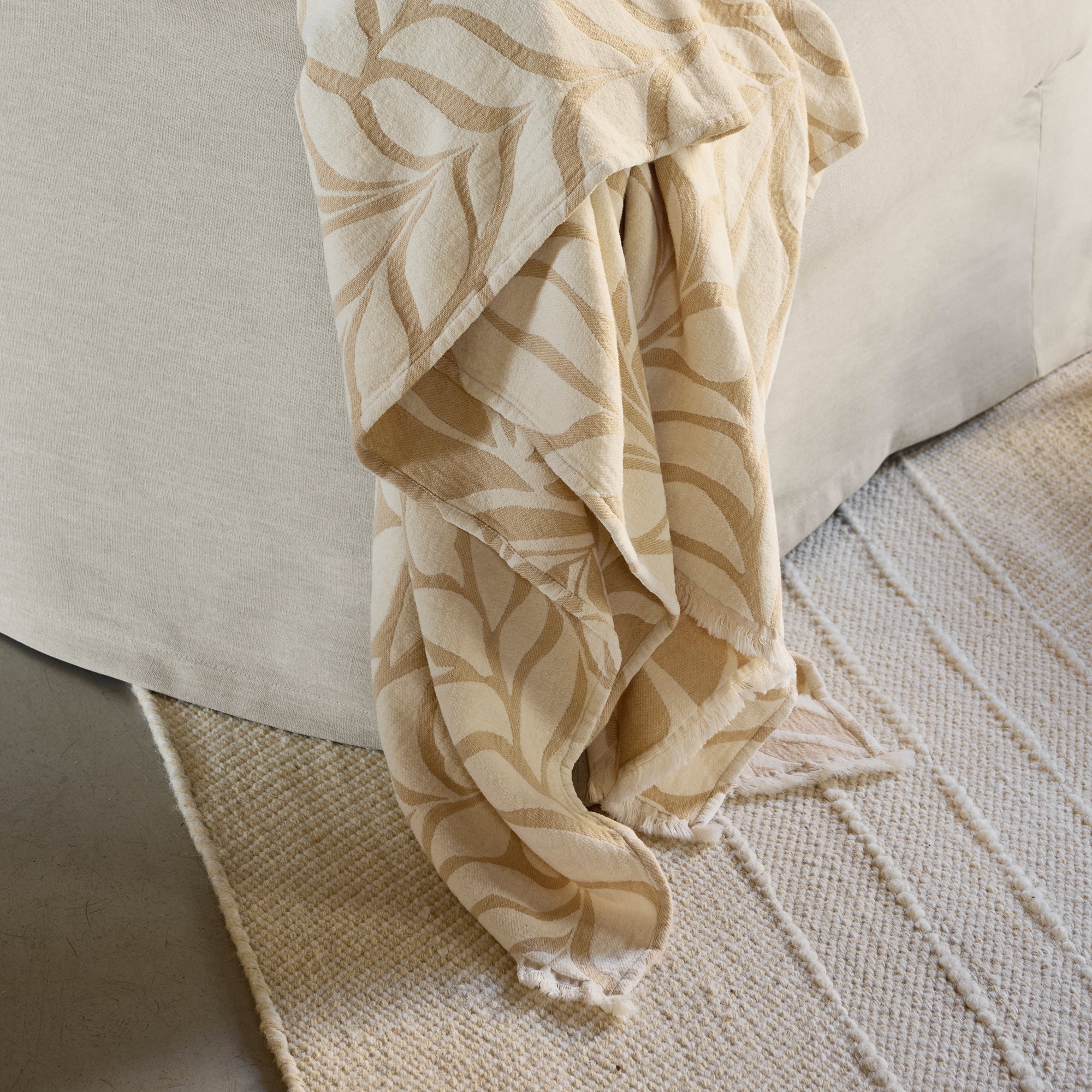 LOUENN ivory and soft beige blanket