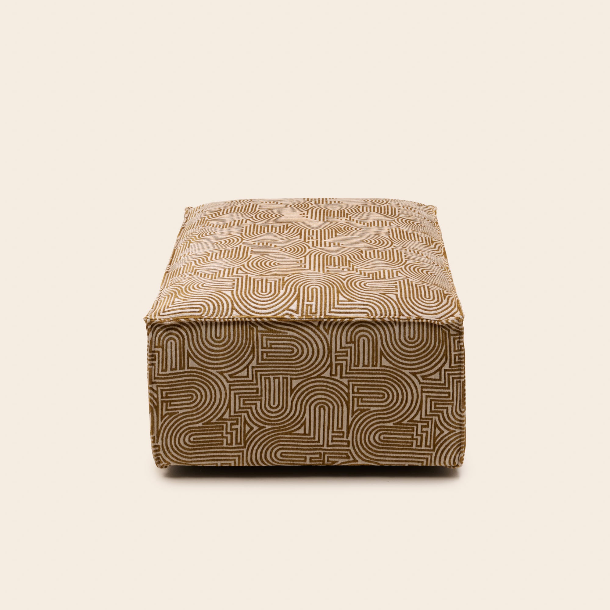 pouf-dyonis-klark-ecru-et-moutarde