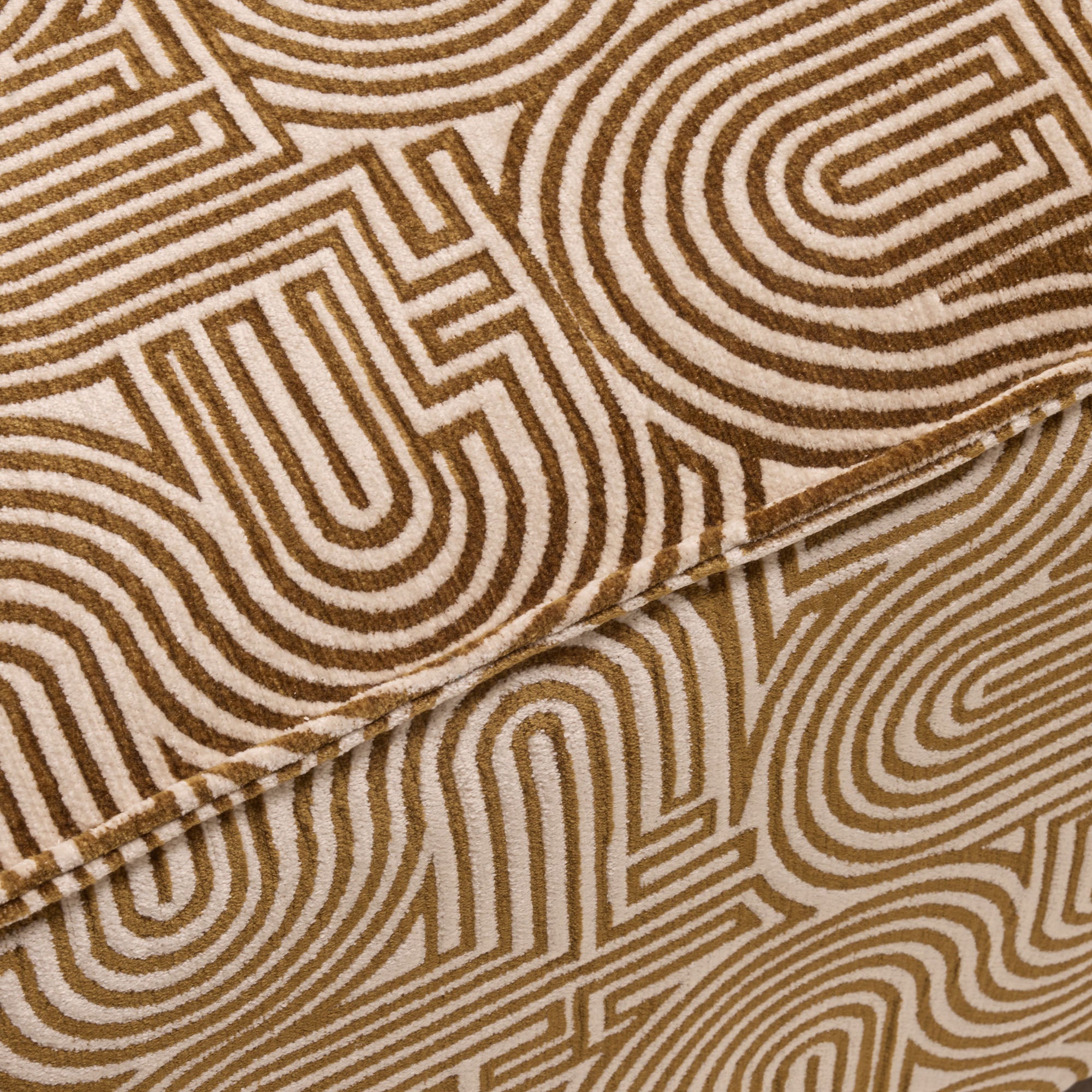 pouf-dyonis-klark-ecru-et-moutarde