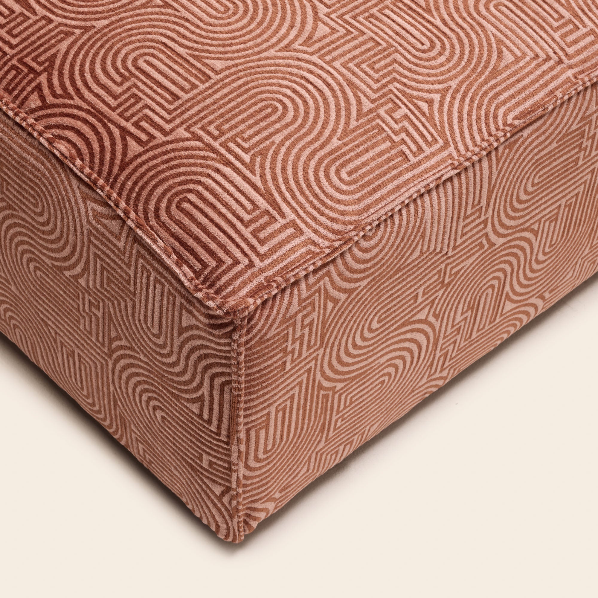 Pouf DYONIS klark rose de pêcher caramel