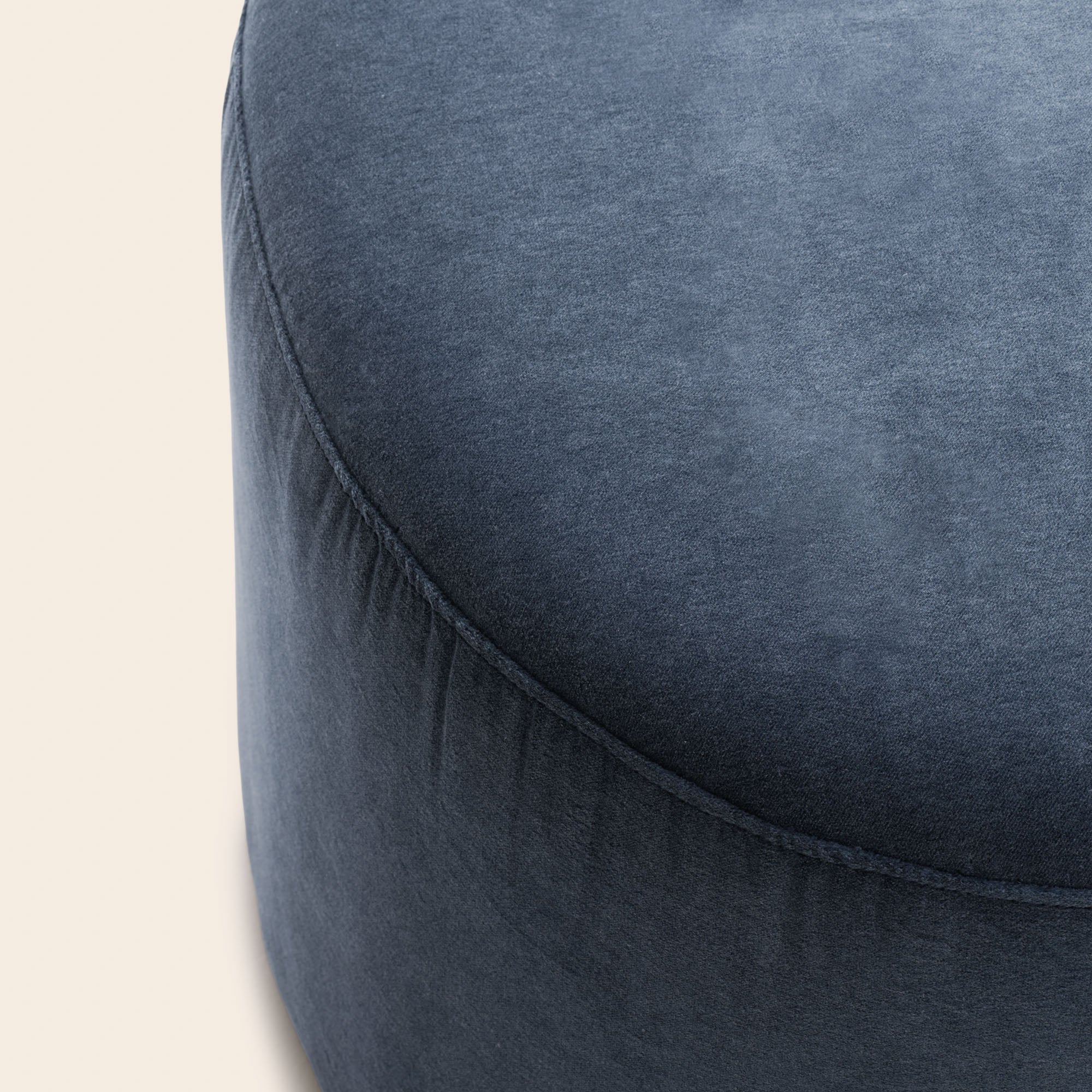 Pouf JULIKA velours bleu de gris