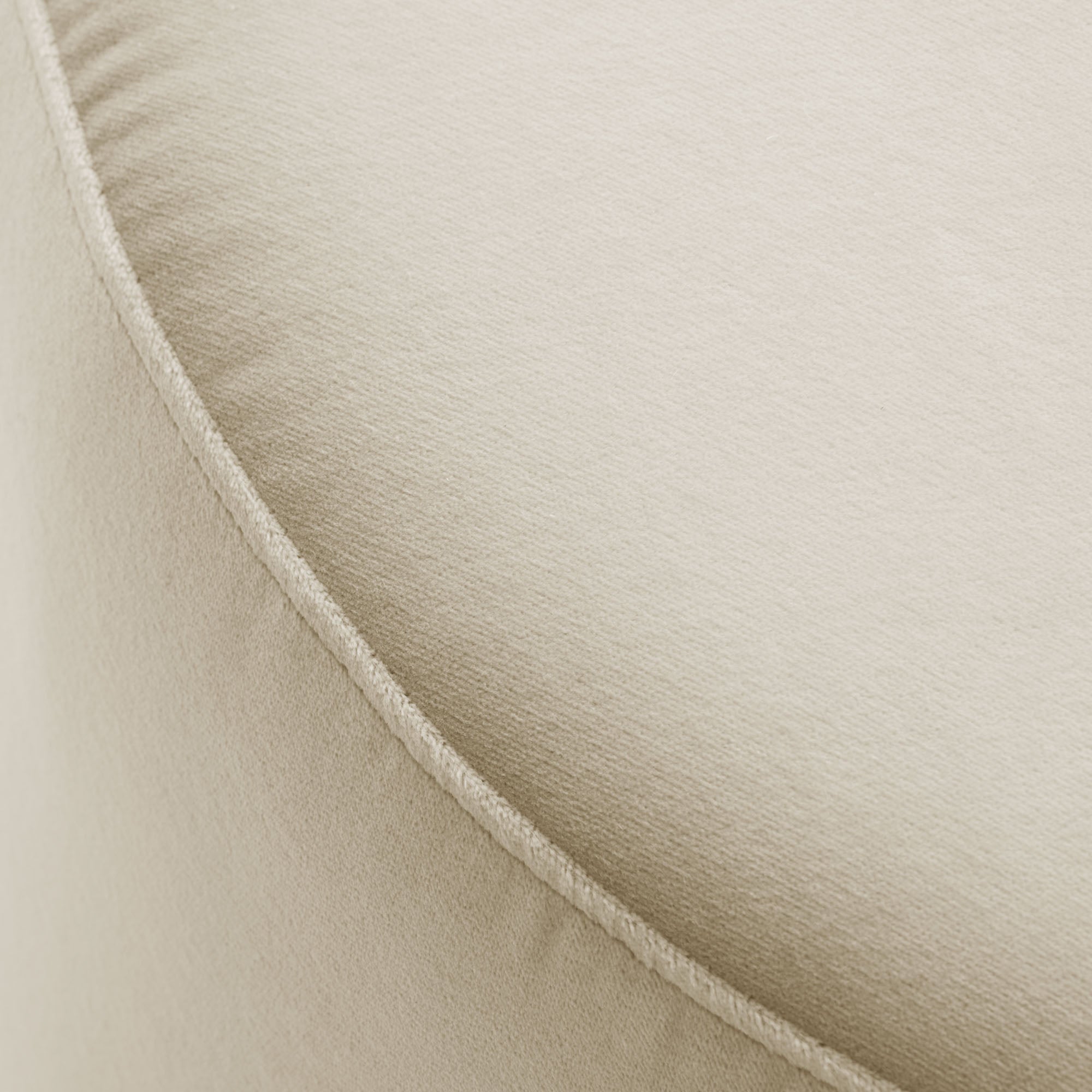 Pouf JULIKA velours sable doux