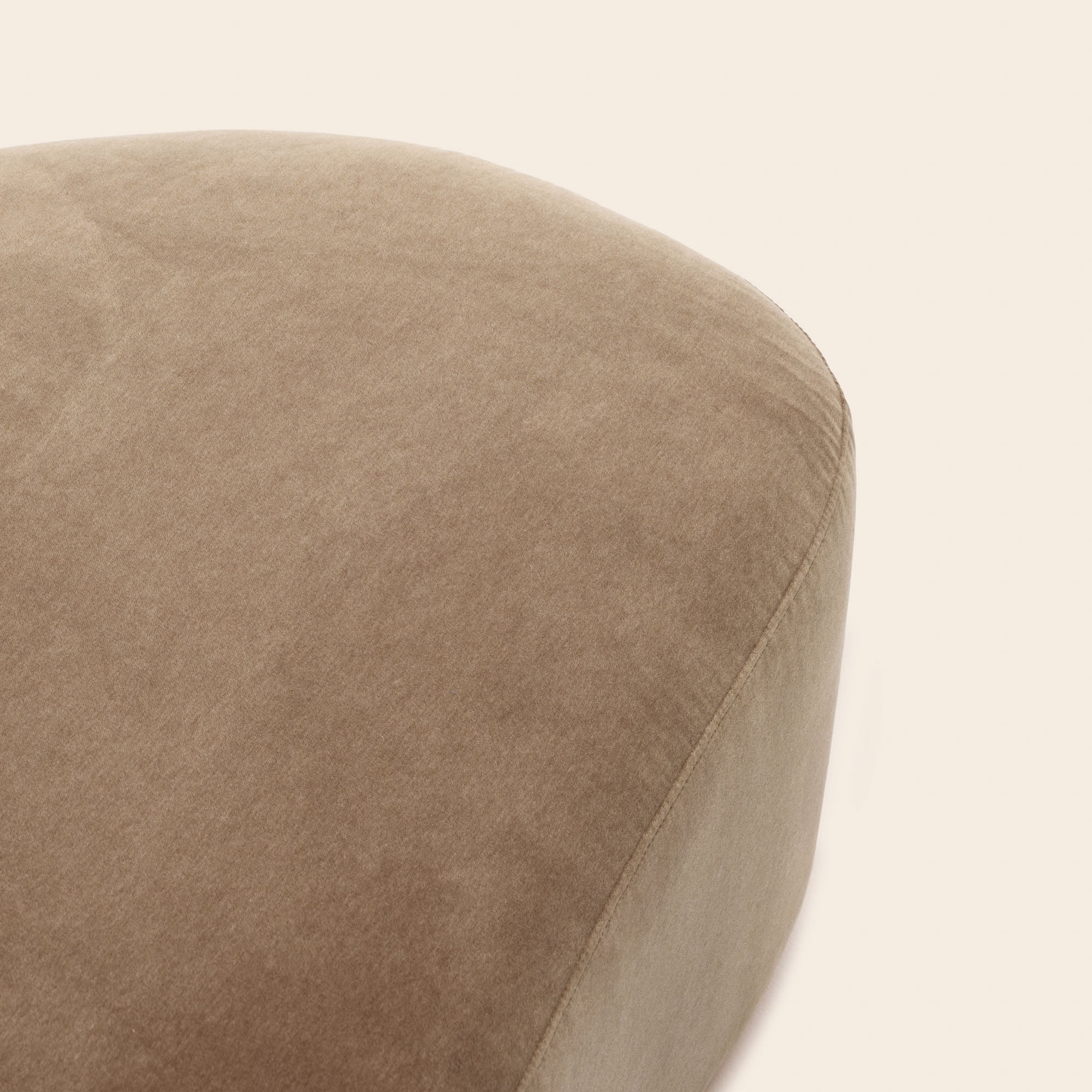 Pouf JULIKA velours beige chaud