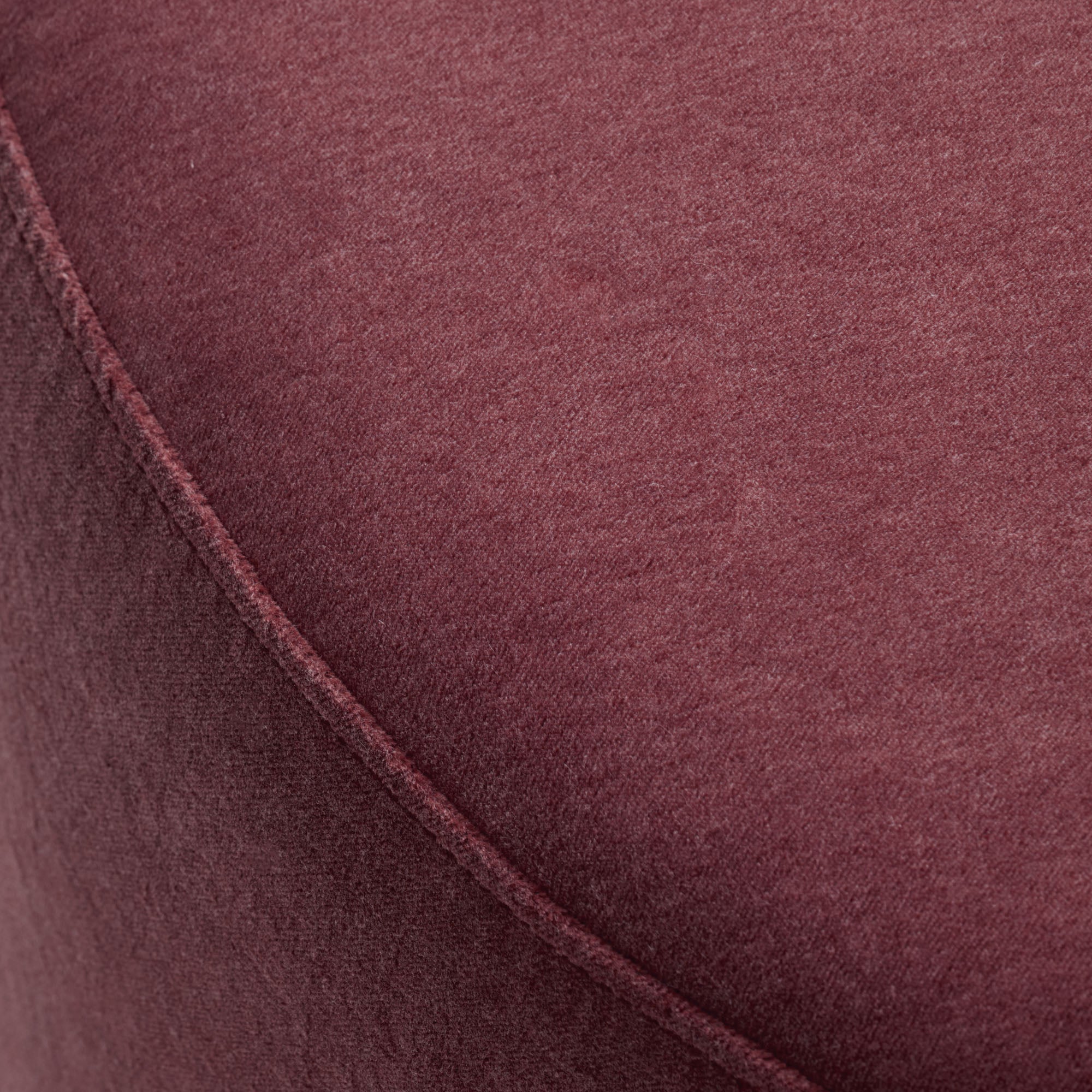 Pouf JULIKA velours aubergine douce