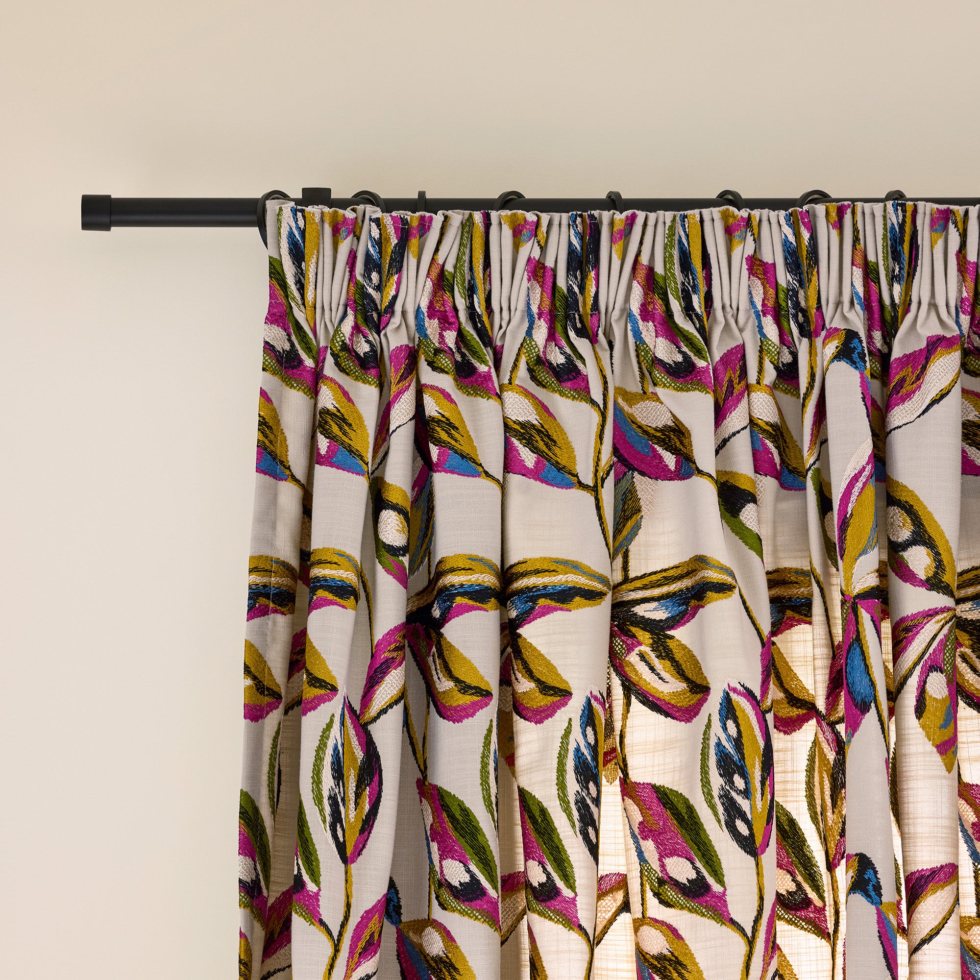Rideau à galon fronceur RAMHA calcaire et multicolore