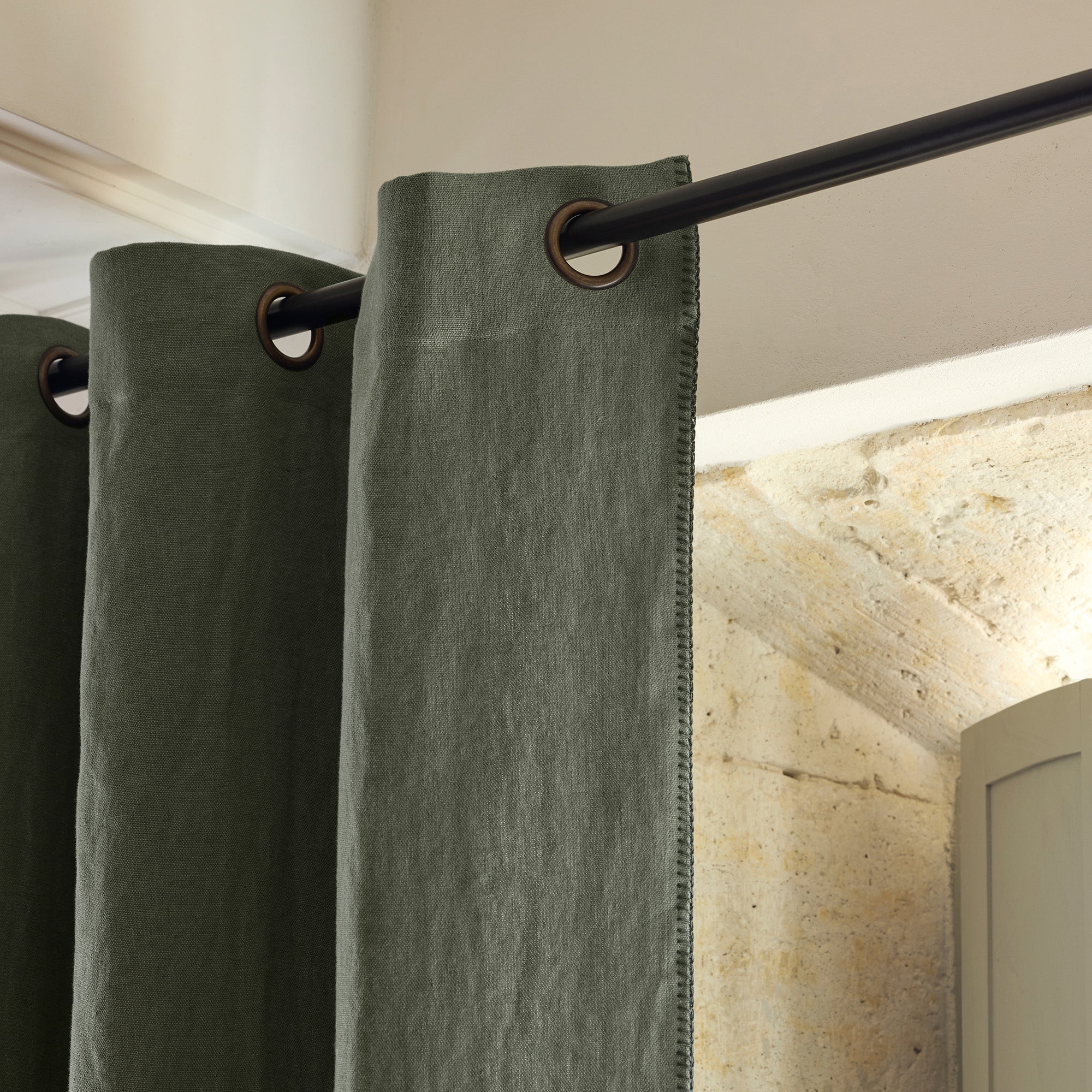 Rideau à oeillets dorés NINO kaki grisé et feston