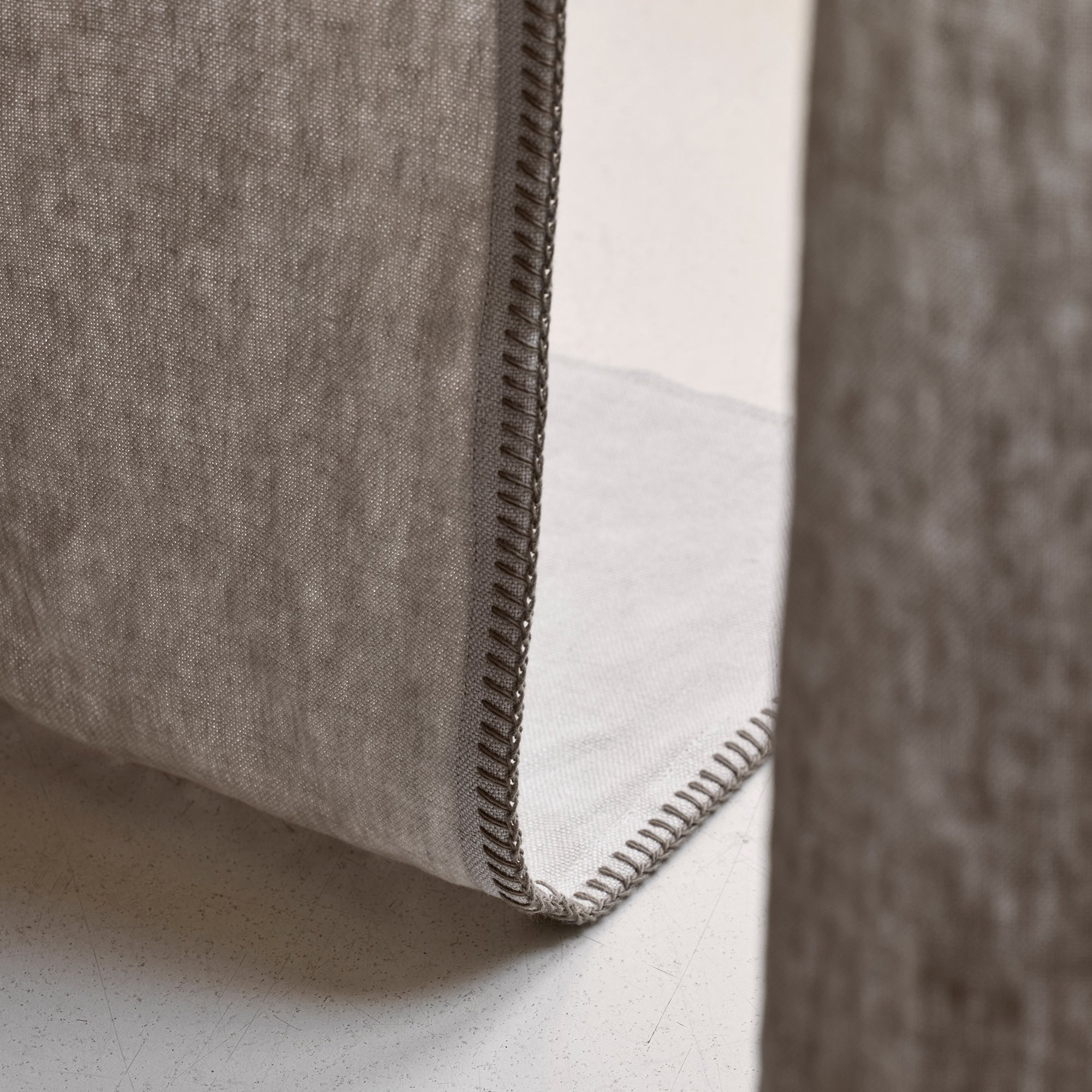 Curtain with golden eyelets NINO string and festoon