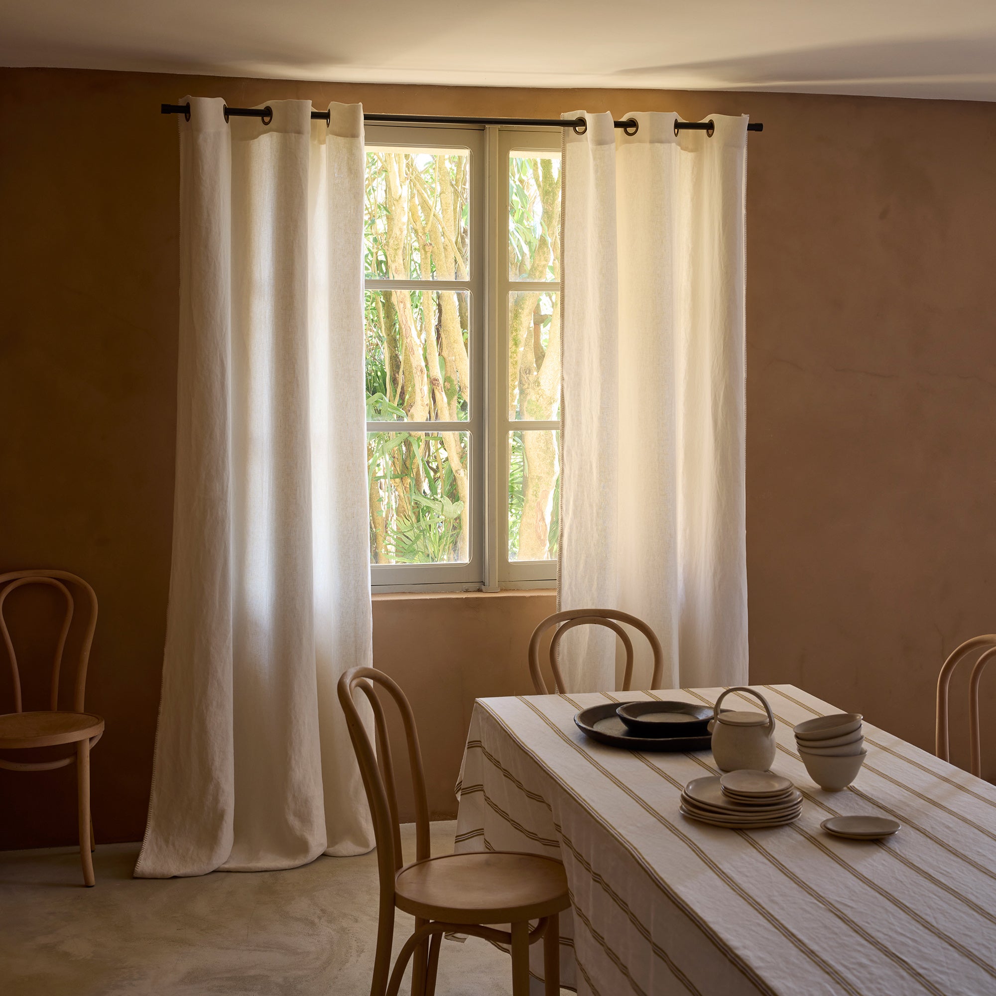 NINO gordijn met minerale stenen en festoen gouden oogjes