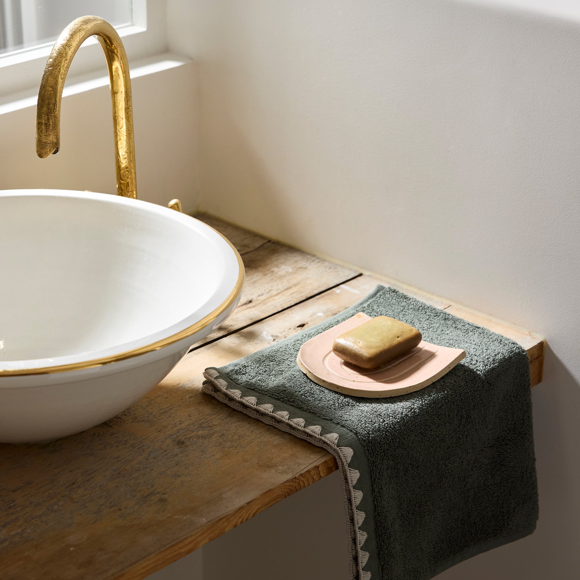 Serviette de toilette NERYDA vert sequoia et beige