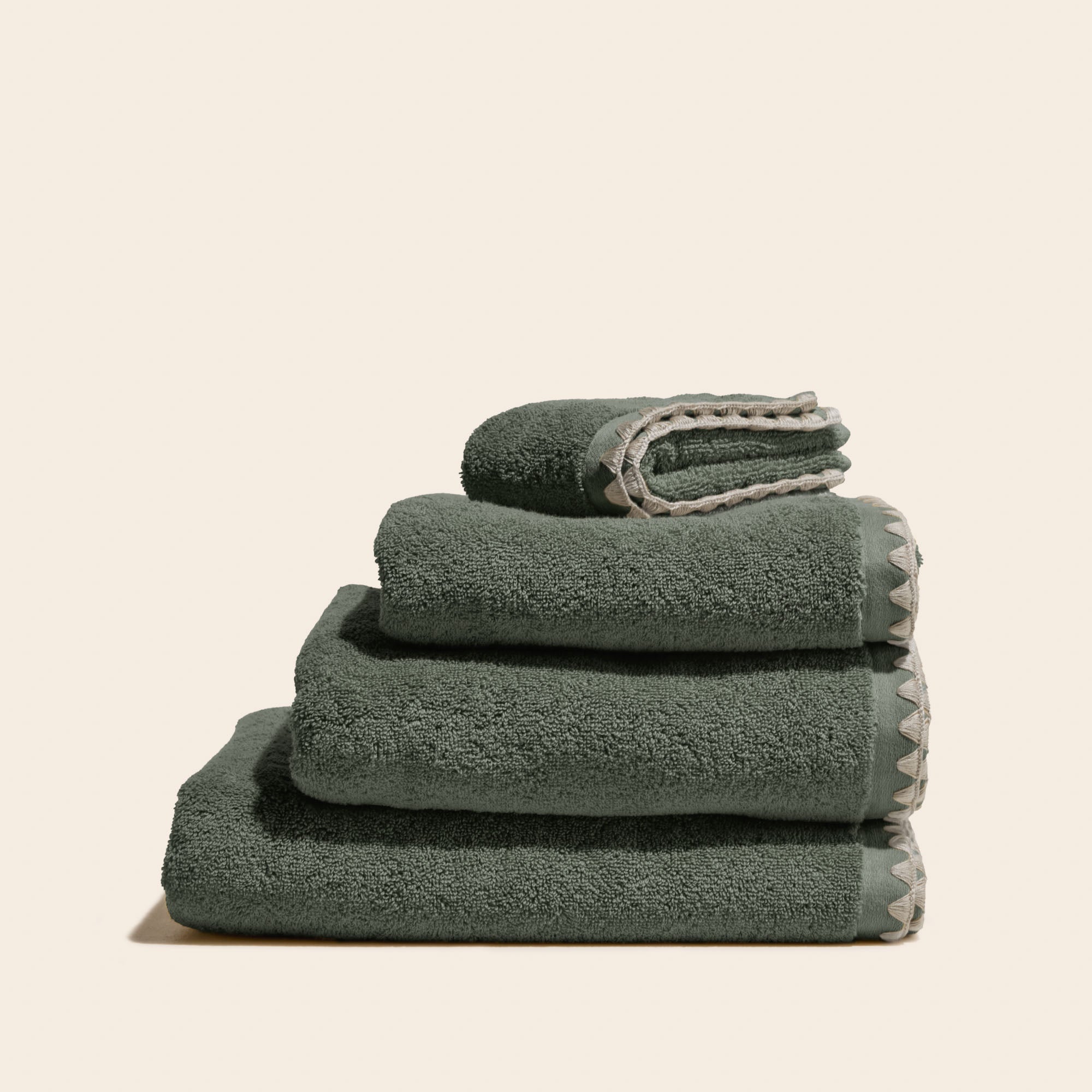 Serviette de toilette NERYDA vert sequoia et beige