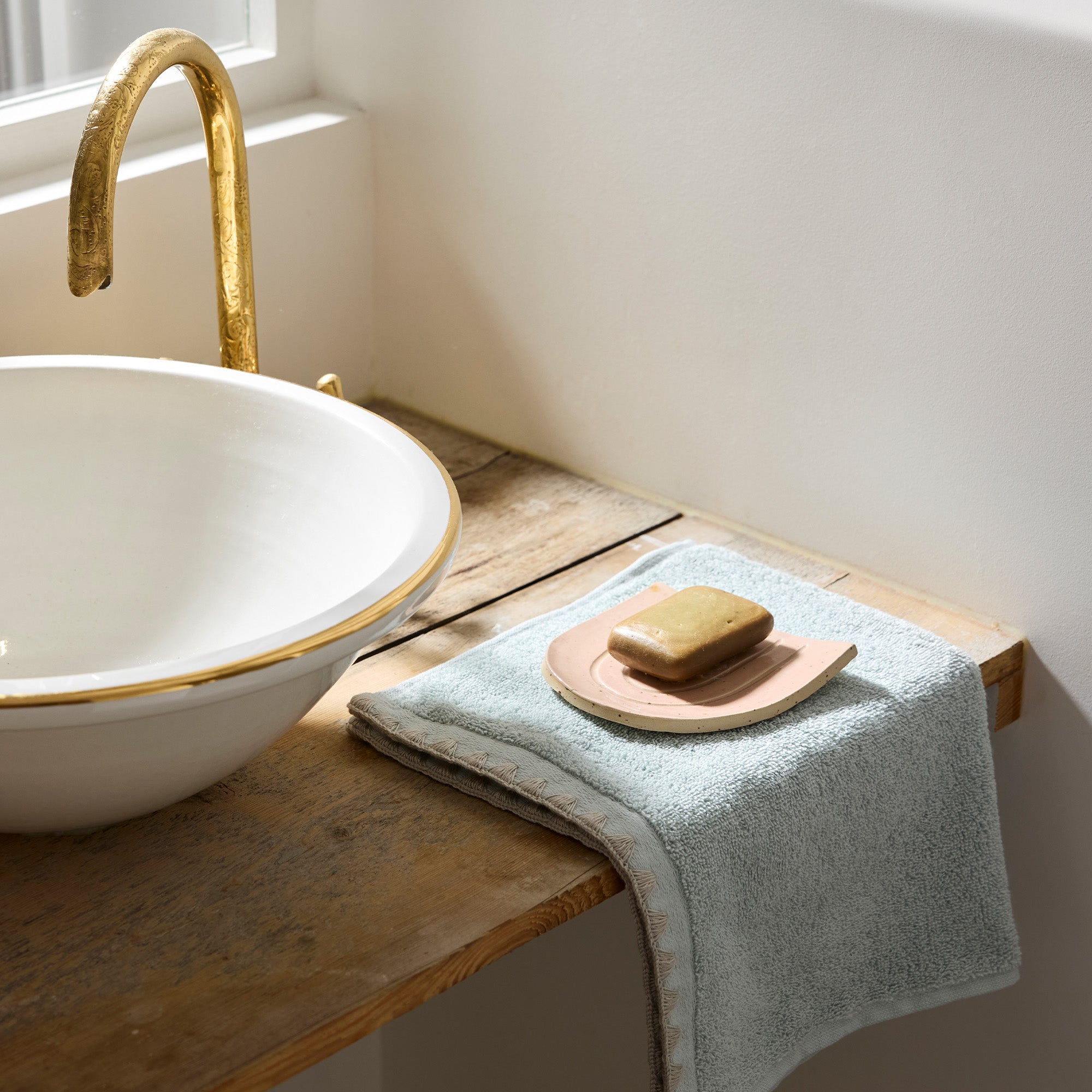 Serviette de toilette NERYDA céladon et beige