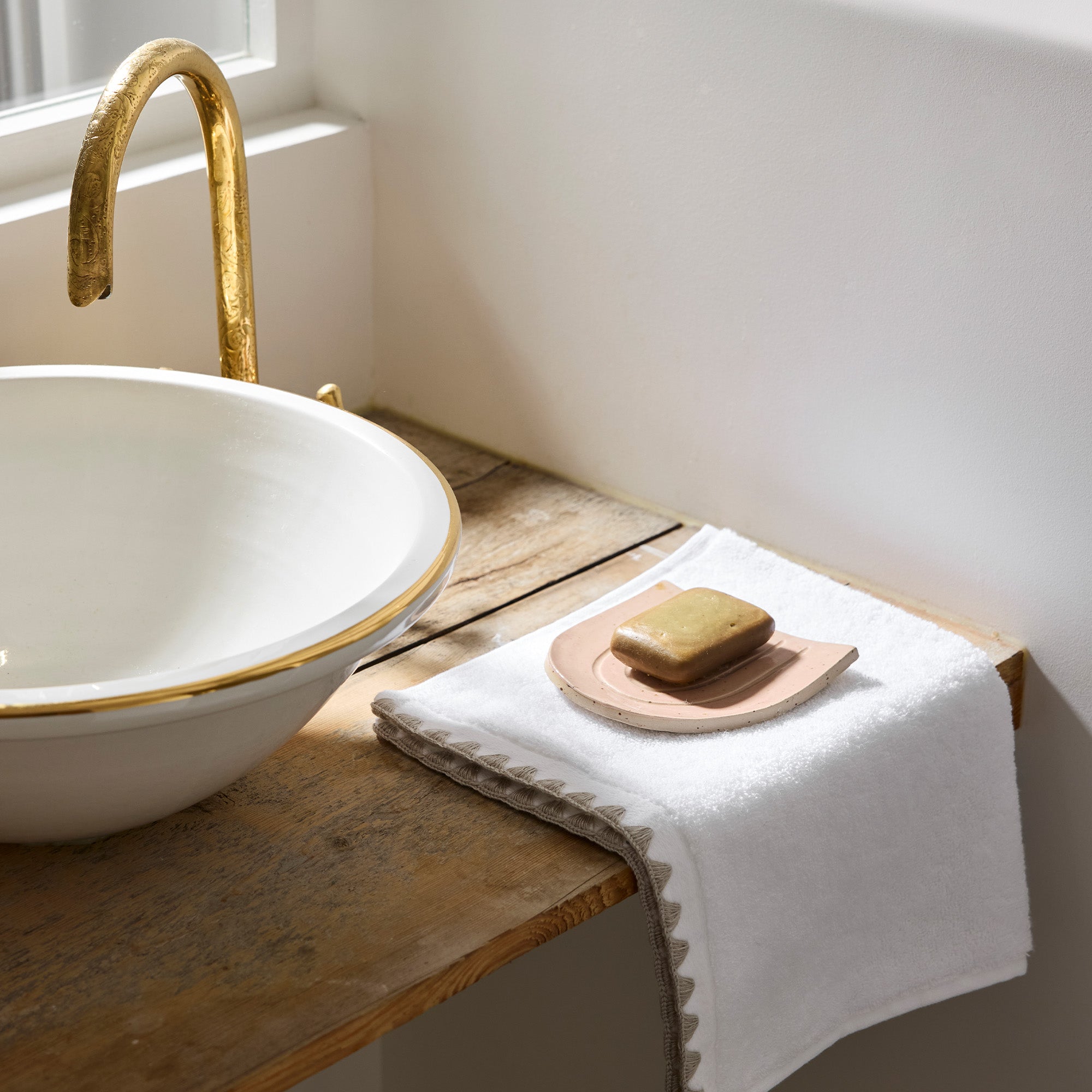 Serviette de toilette NERYDA blanc et beige