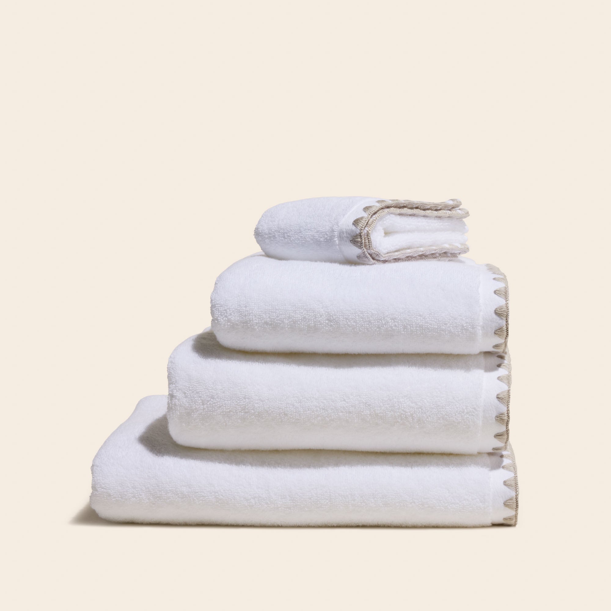 Serviette de toilette NERYDA blanc et beige