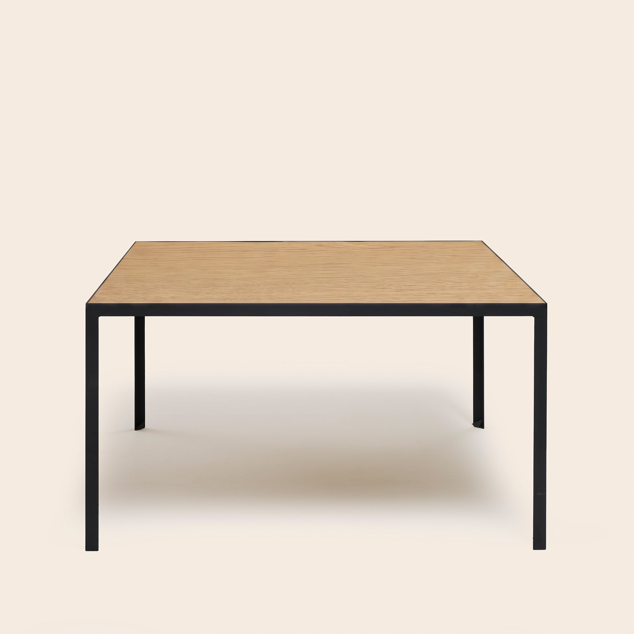 Tavolo da pranzo ORELIA in legno e metallo nero