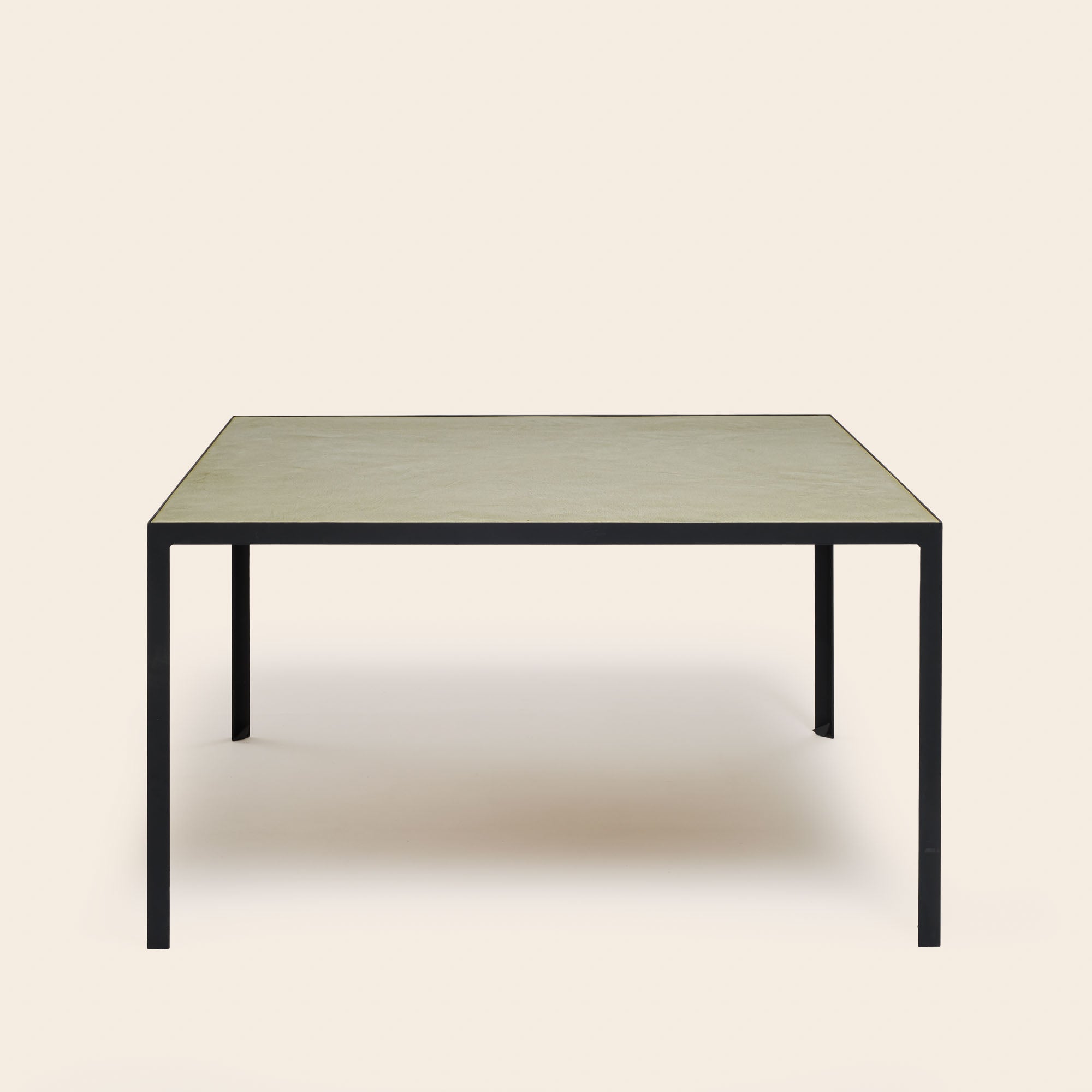 Table à manger ORELIA argile verte et métal noir