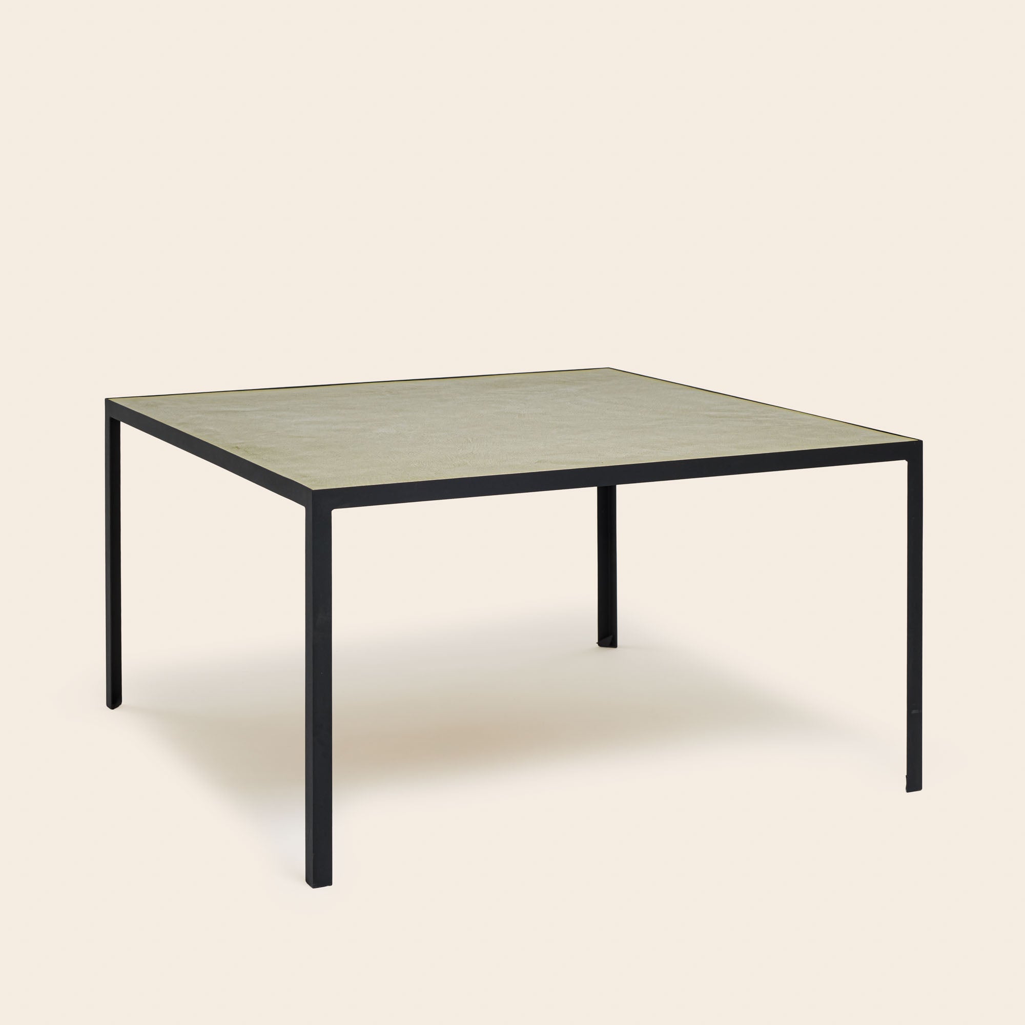 Table à manger ORELIA argile verte et métal noir