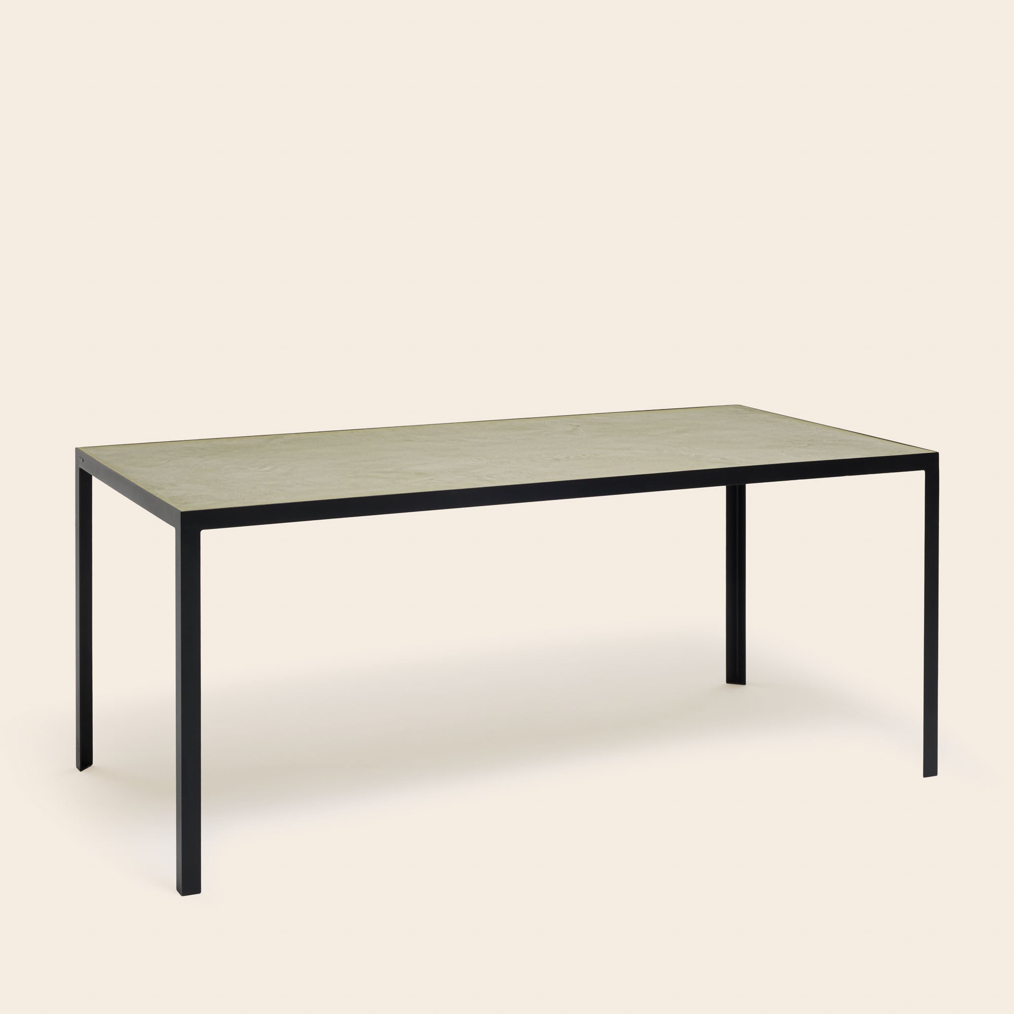 Table à manger ORELIA argile verte et métal noir