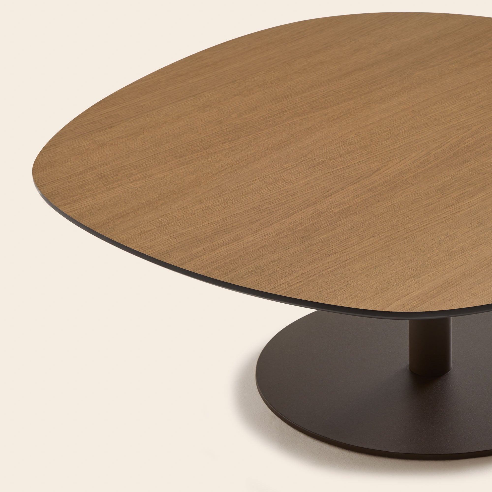 Table basse ISMERIA chêne et bronze