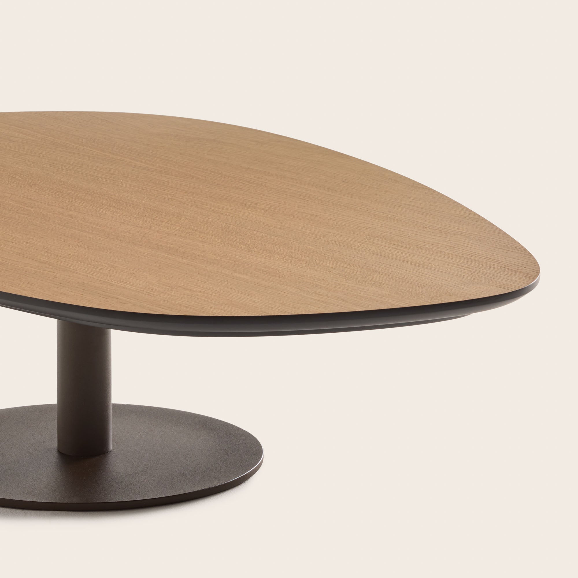 Table basse ISMERIA chêne et bronze