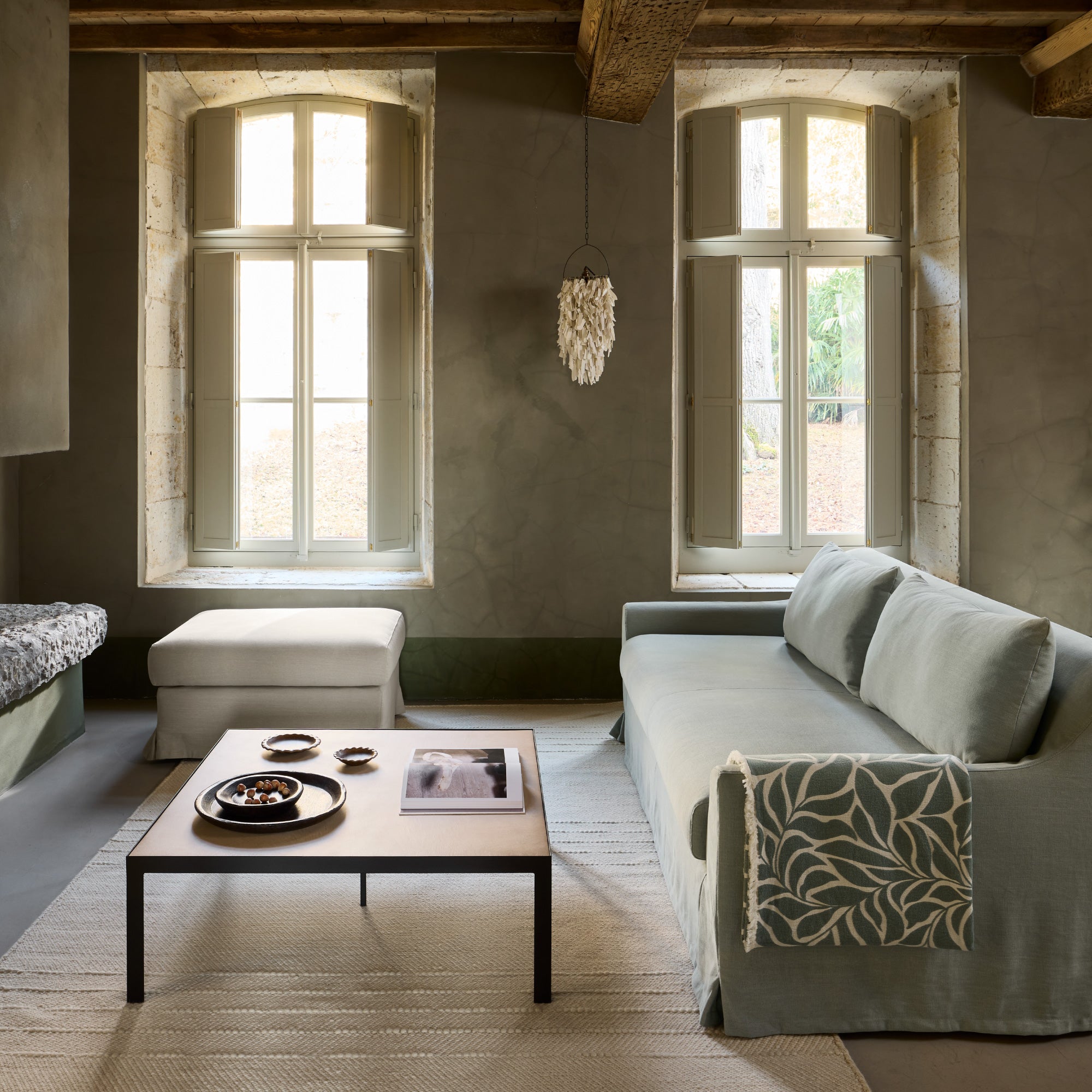 Table basse ORELIA beige poudré et métal noir
